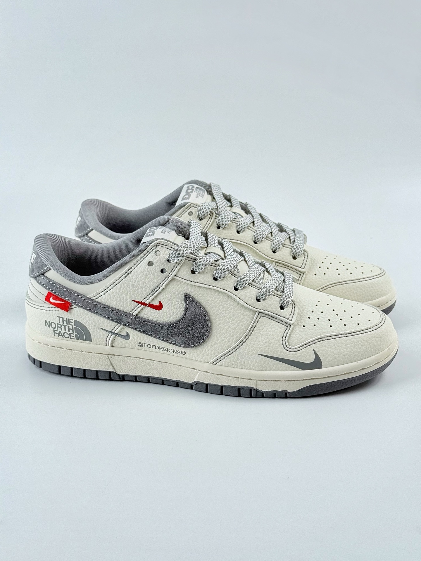 300 Nike SB Dunk Low x The North Face 白灰三小勾满天星 YX5066-340