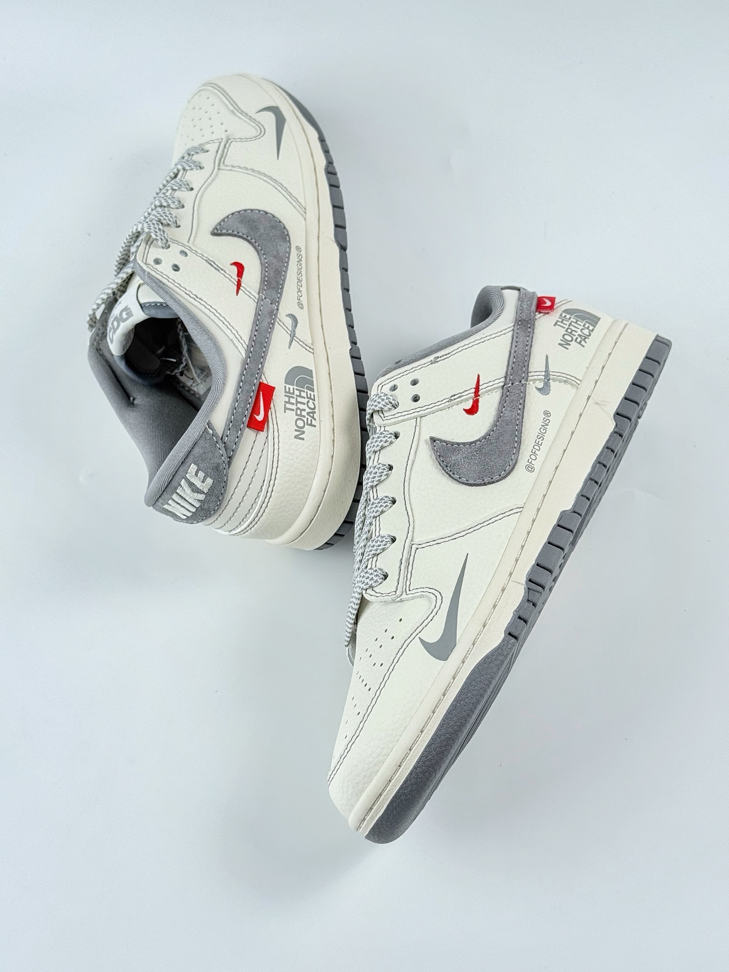 300 Nike SB Dunk Low x The North Face 白灰三小勾满天星 YX5066-340