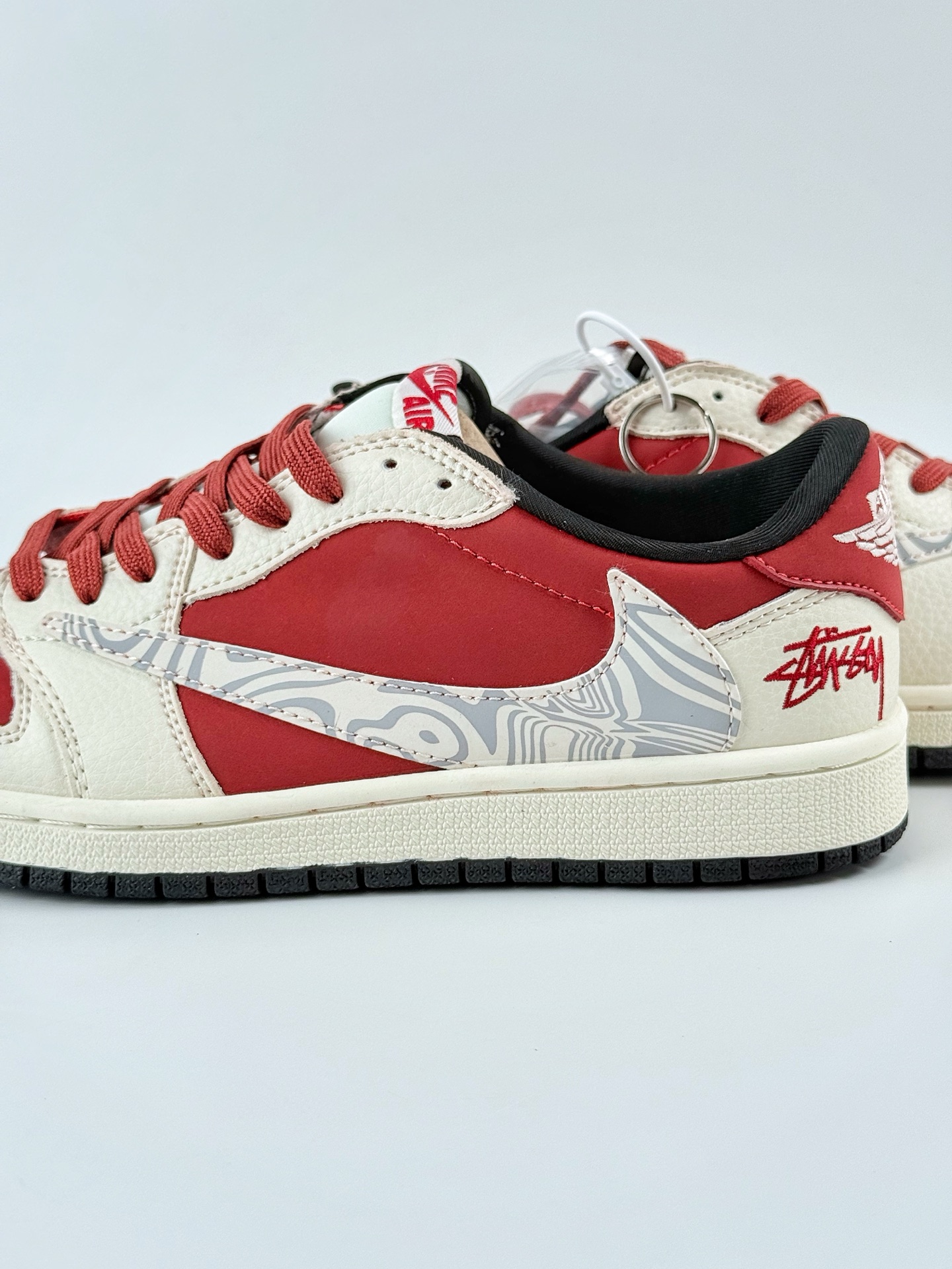 300 Travis Scott x Nike Air Jordan 1 Low x Stussy Air Jordan 1 Low 反转白红小勾倒钩 LD2025-017