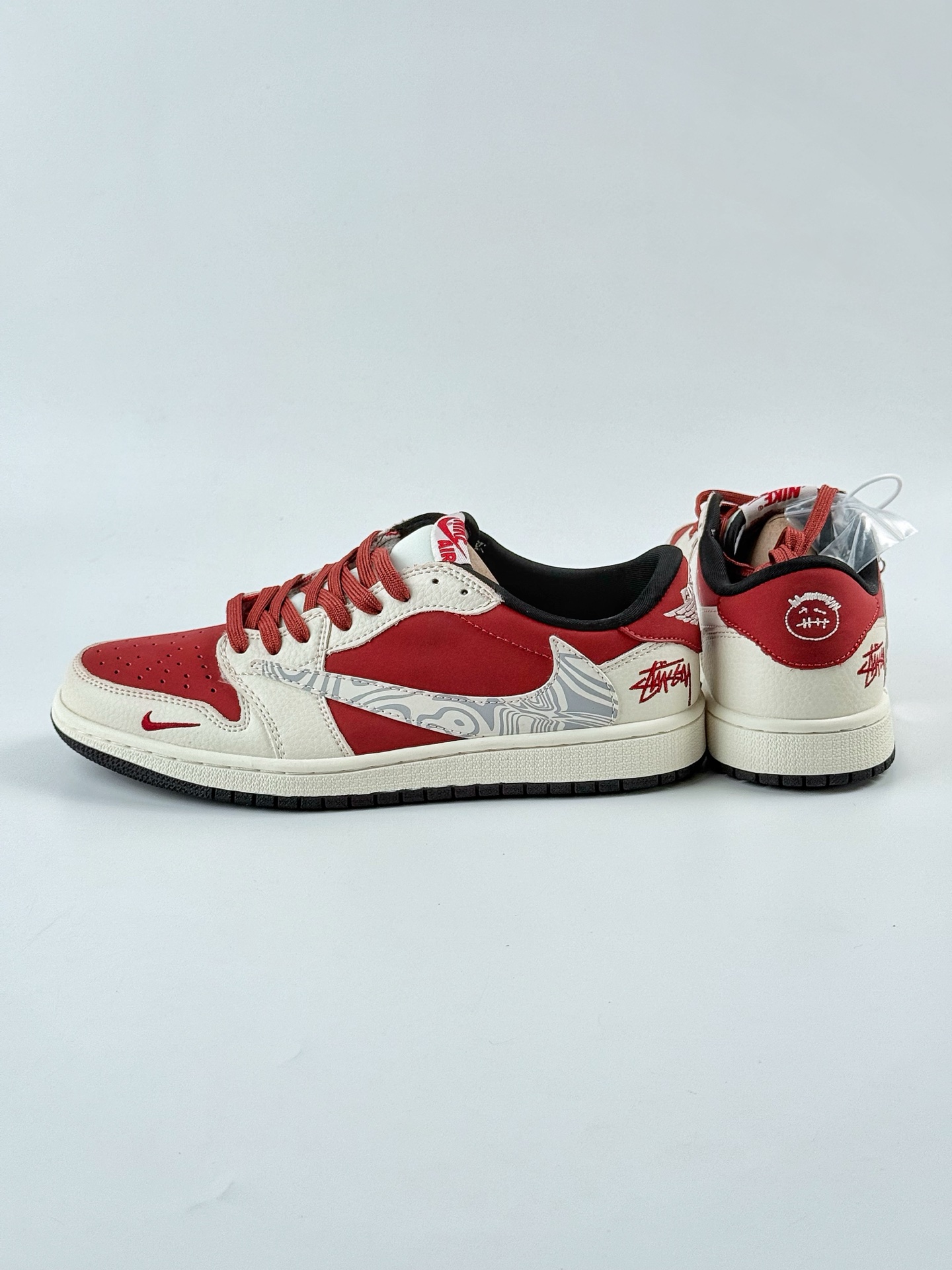 300 Travis Scott x Nike Air Jordan 1 Low x Stussy Air Jordan 1 Low 反转白红小勾倒钩 LD2025-017