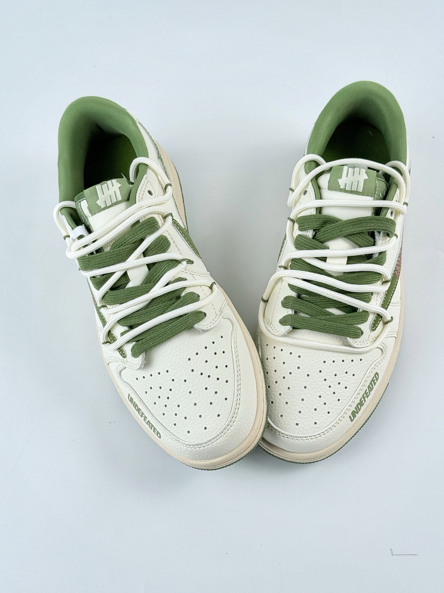 300 Travis Scott x Nike Air Jordan 1 Low x UNDEFEATED Air Jordan 1 Low 反转白绿倒钩 DM6868-097