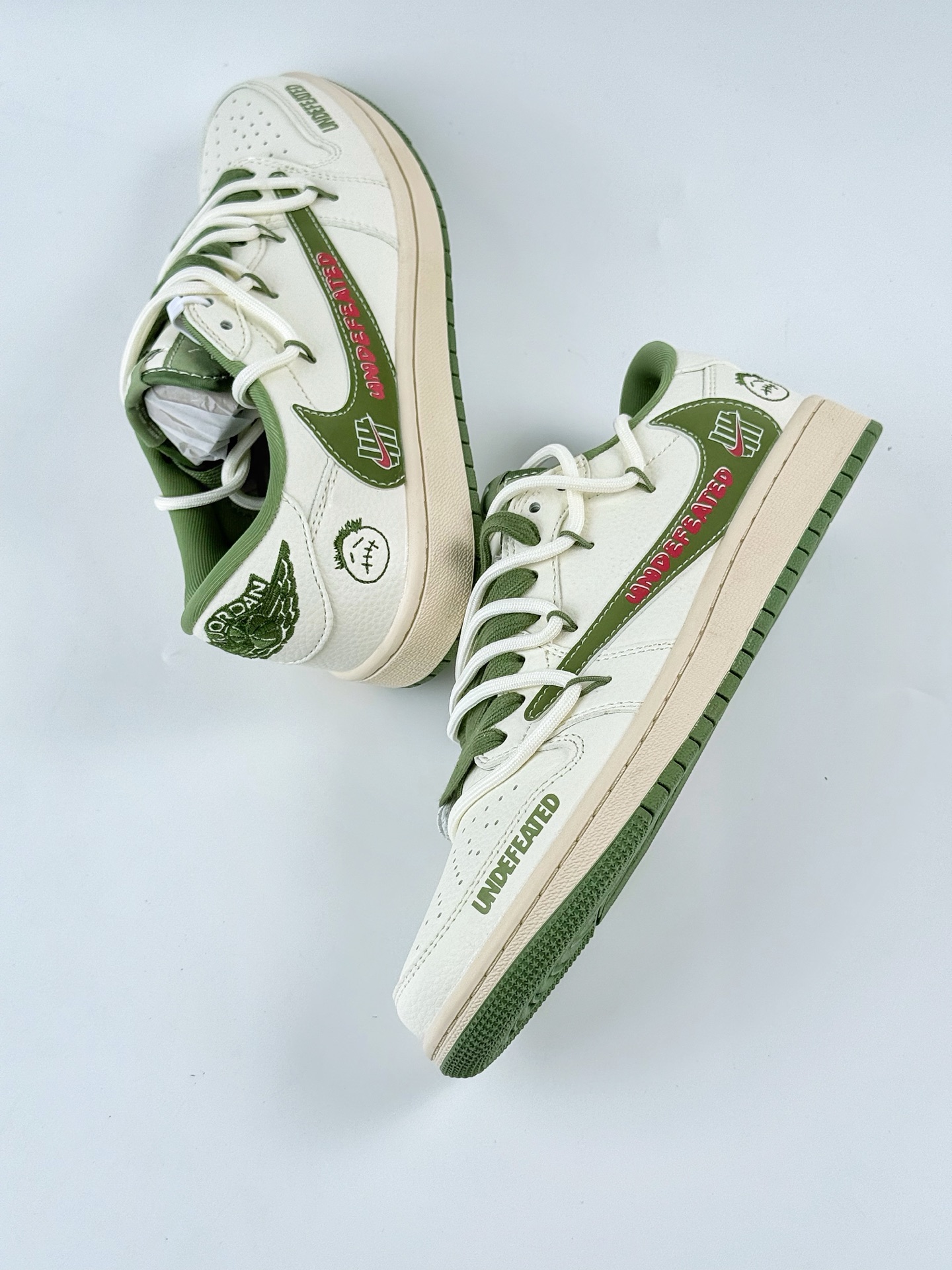 300 Travis Scott x Nike Air Jordan 1 Low x UNDEFEATED Air Jordan 1 Low 反转白绿倒钩 DM6868-097