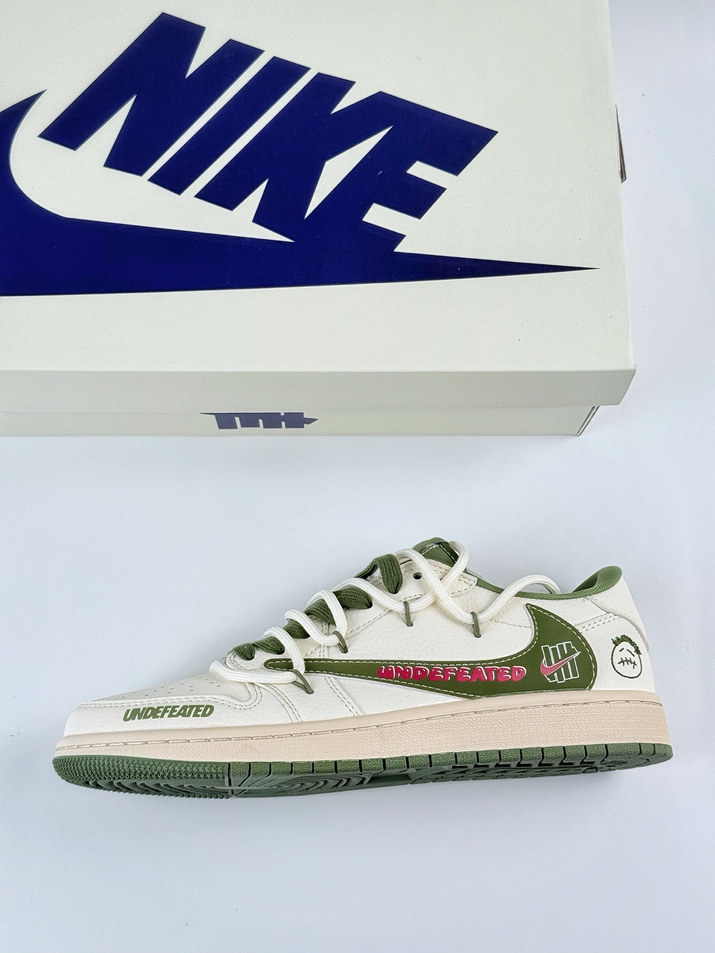300 Travis Scott x Nike Air Jordan 1 Low x UNDEFEATED Air Jordan 1 Low 反转白绿倒钩 DM6868-097