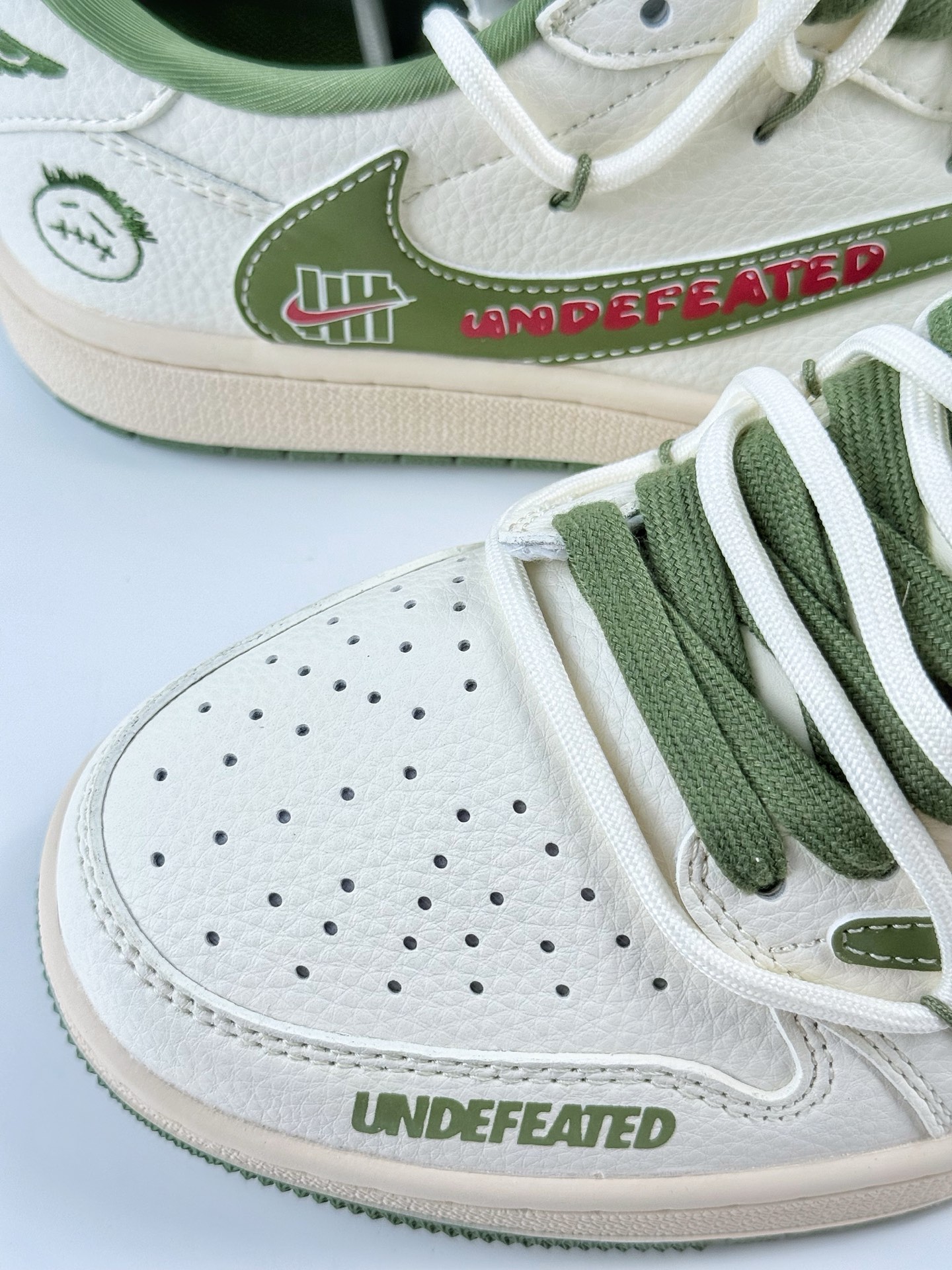 300 Travis Scott x Nike Air Jordan 1 Low x UNDEFEATED Air Jordan 1 Low 反转白绿倒钩 DM6868-097