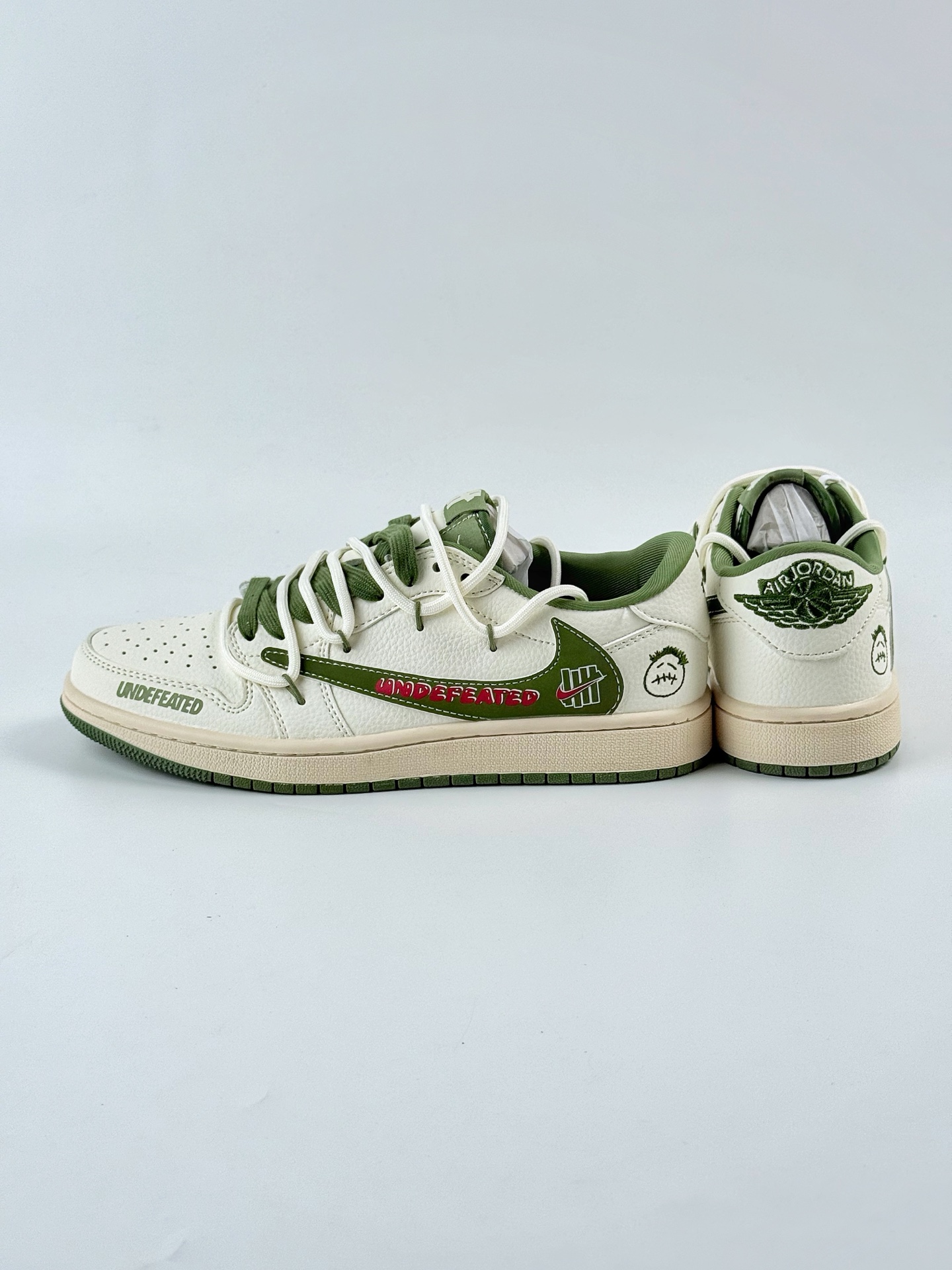 300 Travis Scott x Nike Air Jordan 1 Low x UNDEFEATED Air Jordan 1 Low 反转白绿倒钩 DM6868-097