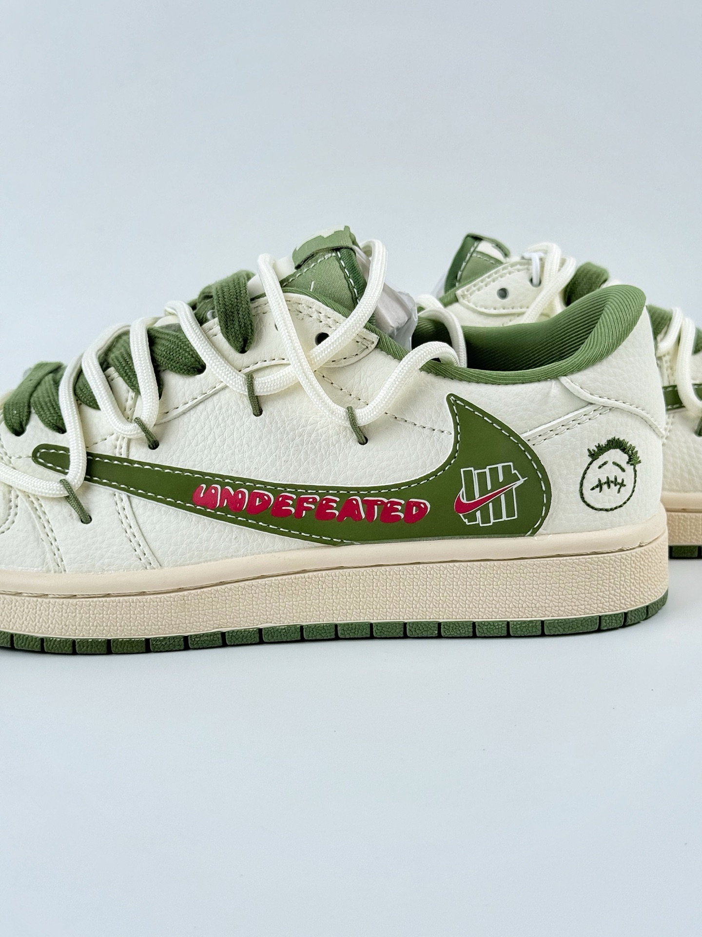 300 Travis Scott x Nike Air Jordan 1 Low x UNDEFEATED Air Jordan 1 Low 反转白绿倒钩 DM6868-097