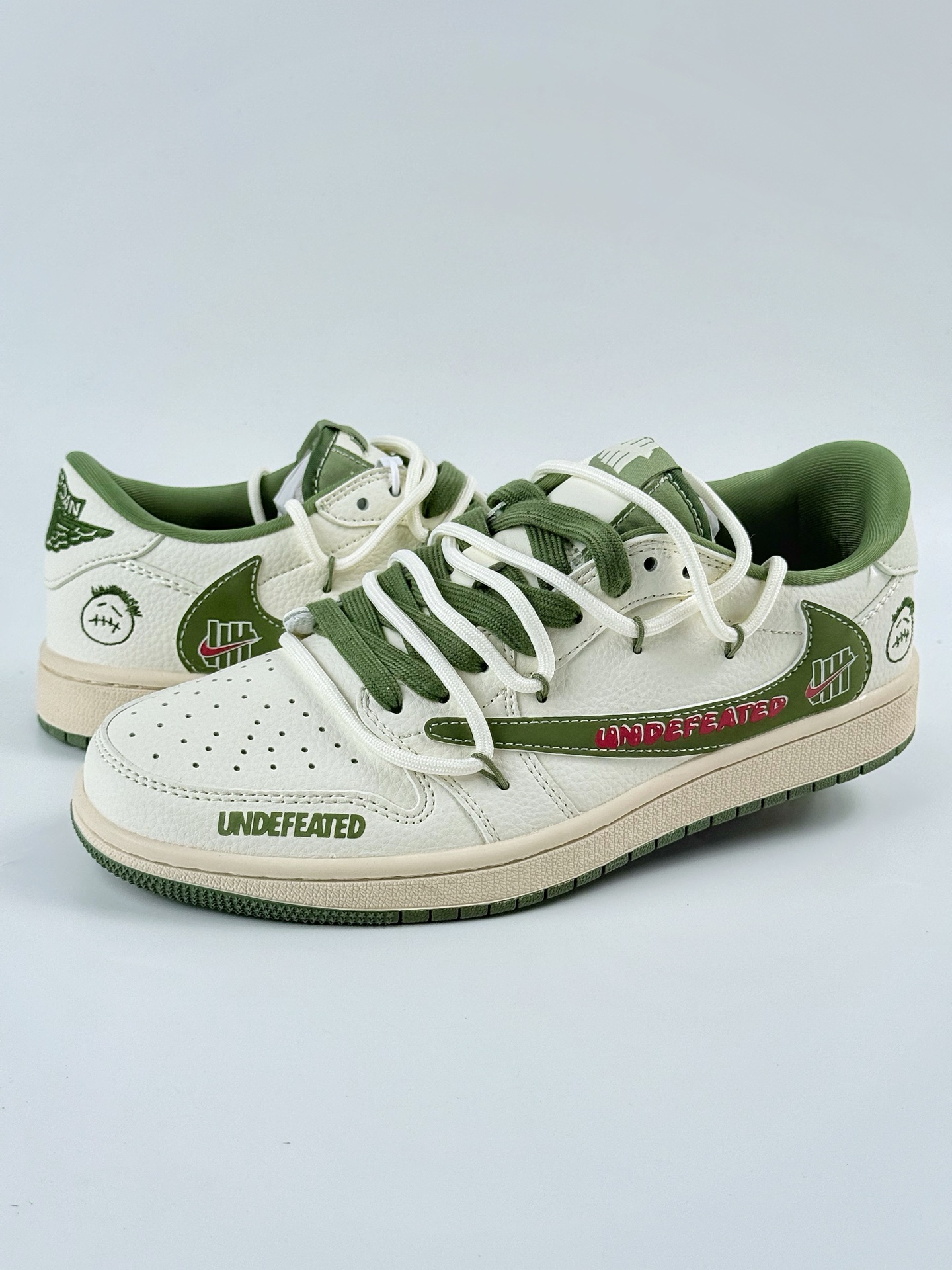 300 Travis Scott x Nike Air Jordan 1 Low x UNDEFEATED Air Jordan 1 Low 反转白绿倒钩 DM6868-097