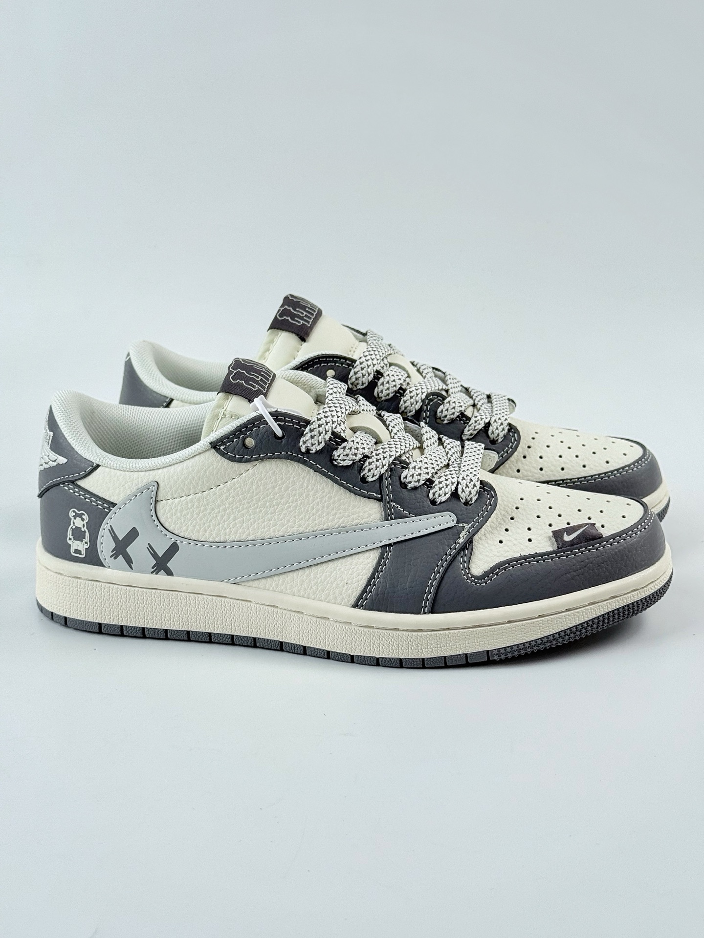 260 Travis Scott x Nike Air Jordan 1 Low Air Jordan 1 Low 反转米黑满天星倒钩 HS8068-004