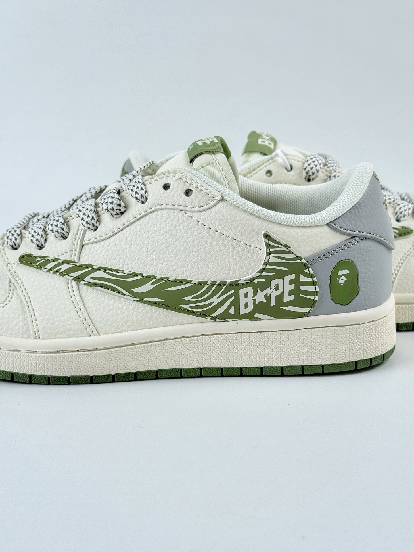 260 Travis Scott x Nike Air Jordan 1 Low x BAPE Air Jordan 1 Low 反转白绿灰小勾满天星倒钩 HS8068-001