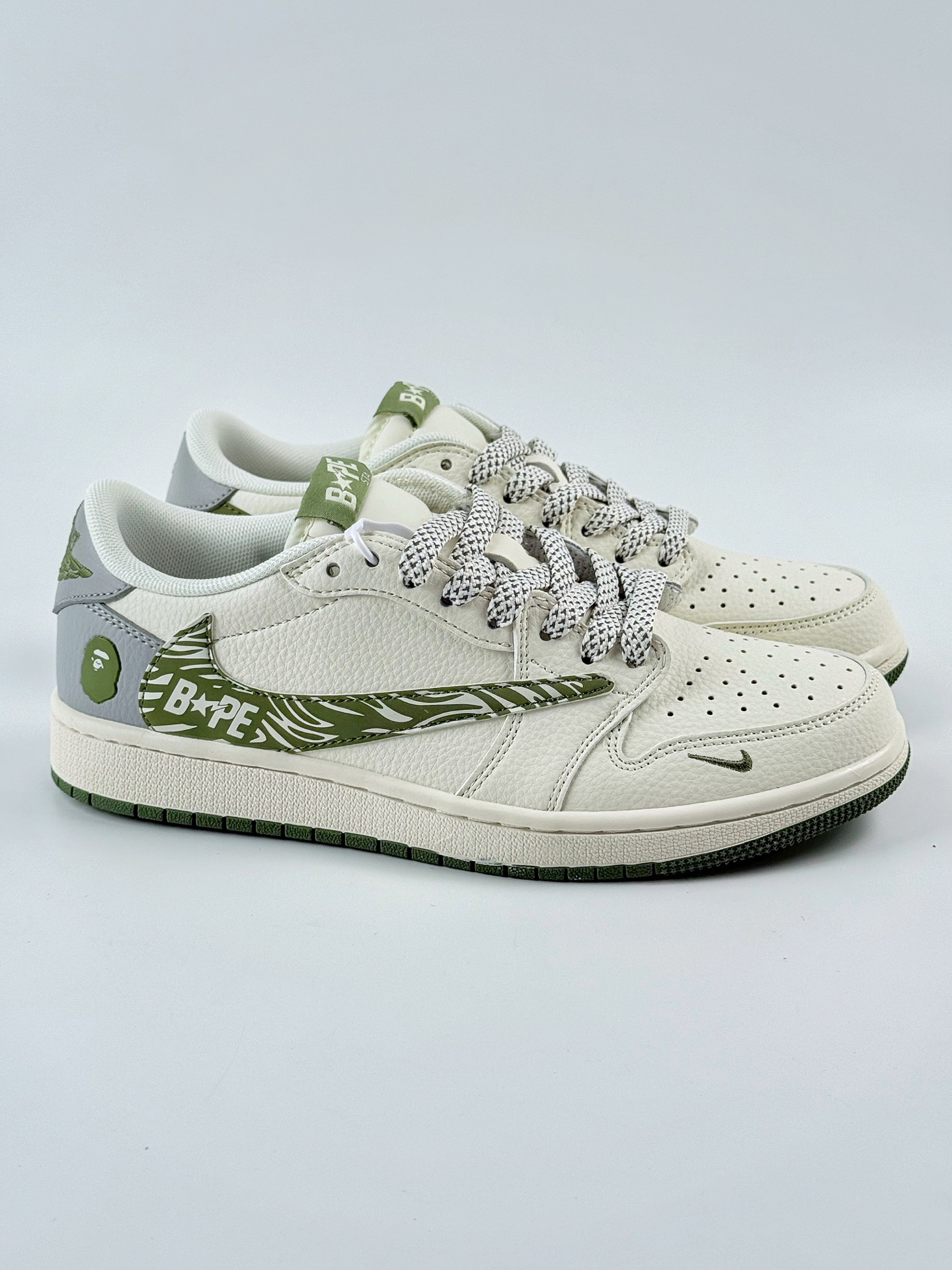 260 Travis Scott x Nike Air Jordan 1 Low x BAPE Air Jordan 1 Low 反转白绿灰小勾满天星倒钩 HS8068-001