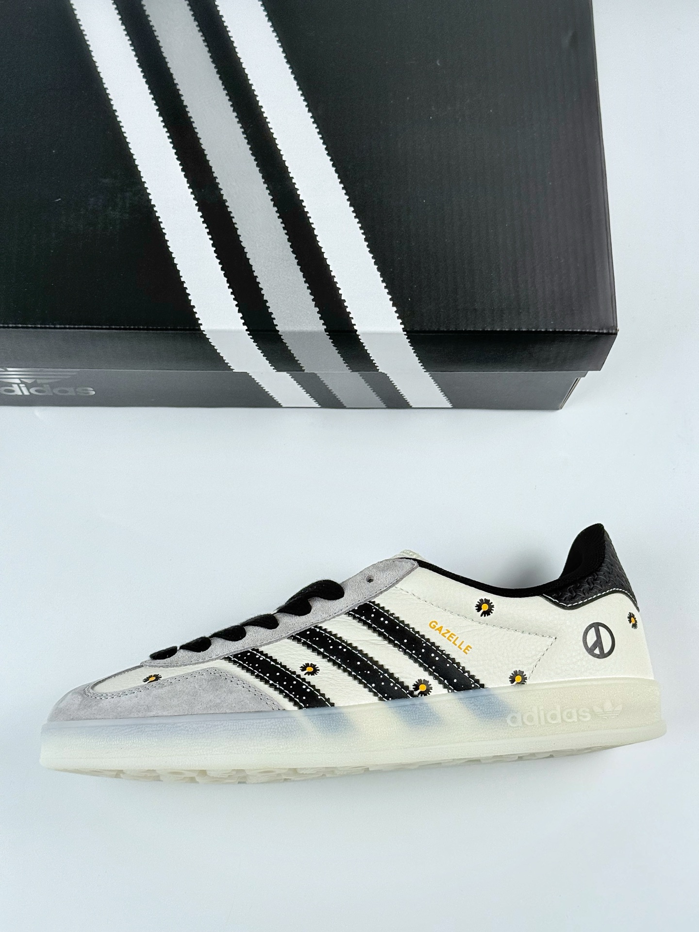 260 adidas Originals Gazelle INdoor 火星 灰白黑 三叶草休闲防滑耐磨低帮板鞋 DM1234-011