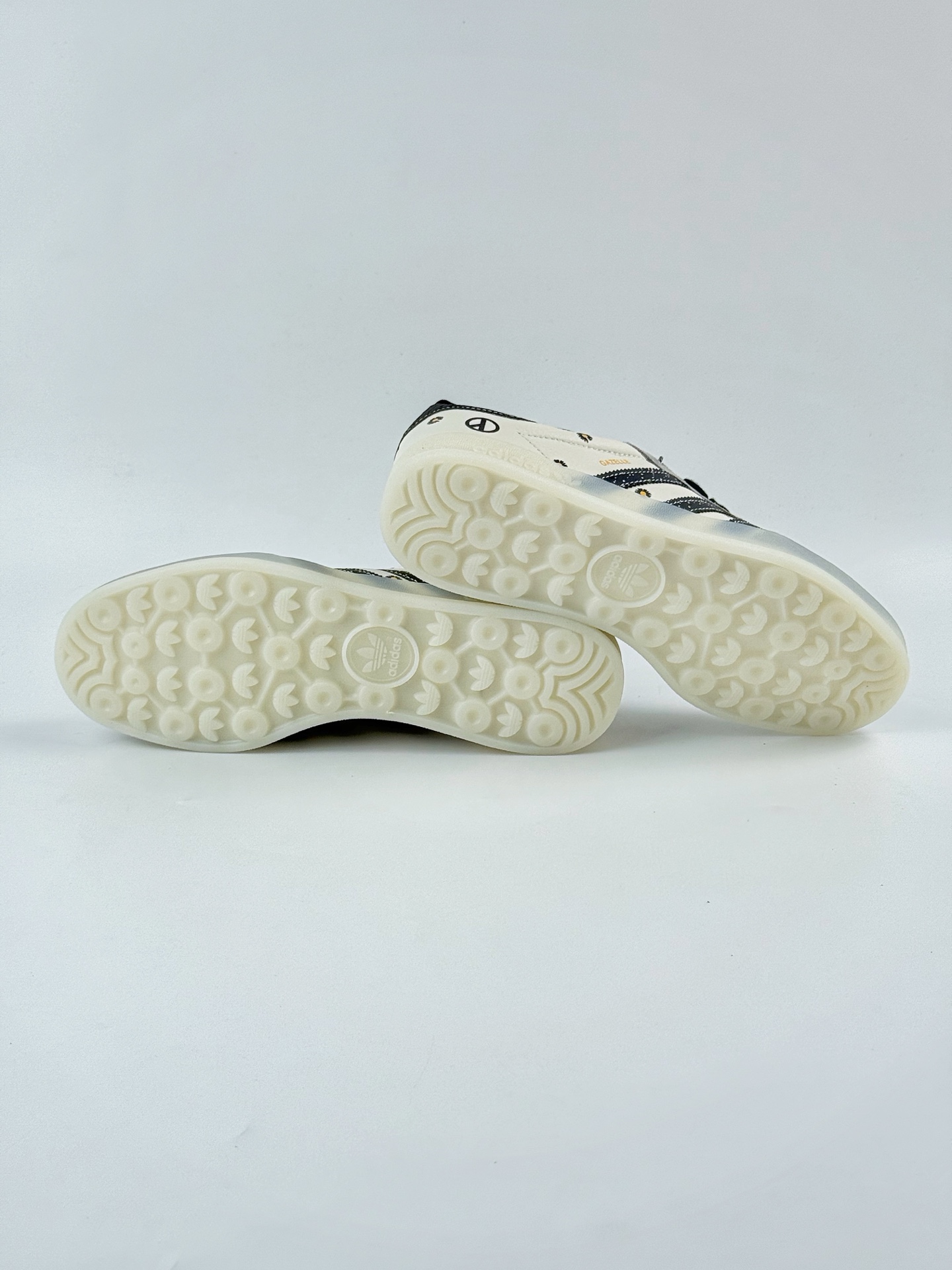 260 adidas Originals Gazelle INdoor 火星 灰白黑 三叶草休闲防滑耐磨低帮板鞋 DM1234-011