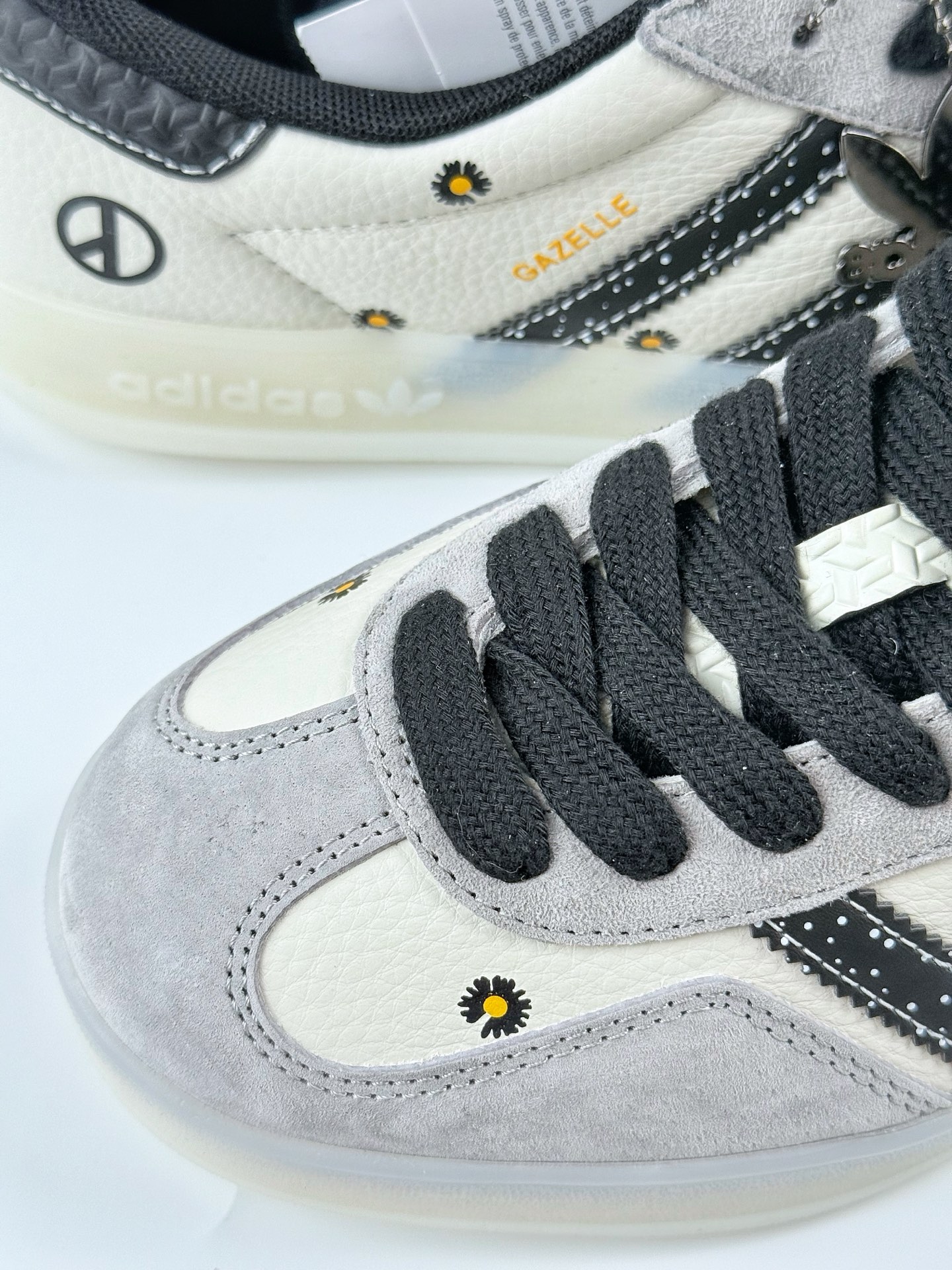 260 adidas Originals Gazelle INdoor 火星 灰白黑 三叶草休闲防滑耐磨低帮板鞋 DM1234-011