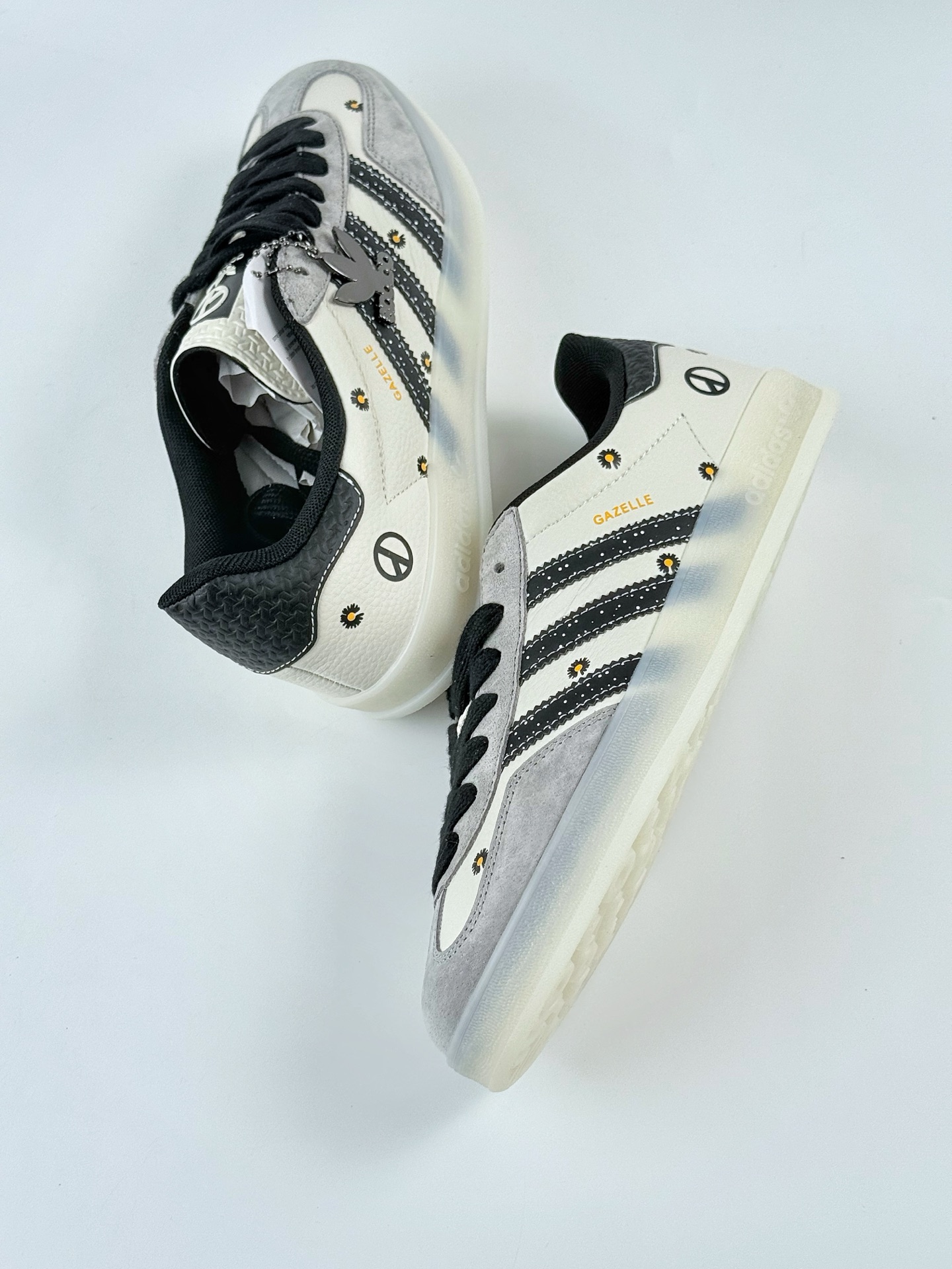 260 adidas Originals Gazelle INdoor 火星 灰白黑 三叶草休闲防滑耐磨低帮板鞋 DM1234-011