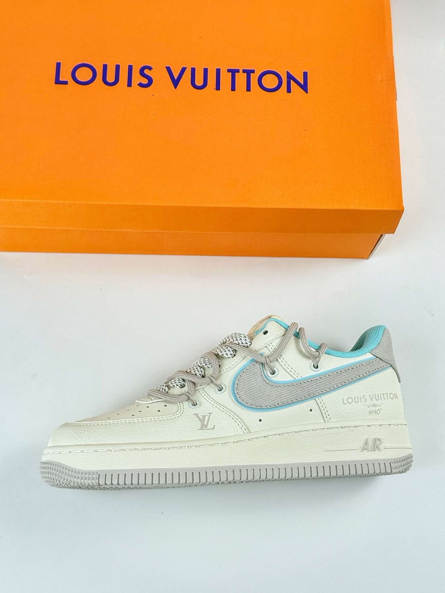 260 Nike Air Force 1 Low 07 x Louis Vuitton 白蓝满天星 DM6868-095
