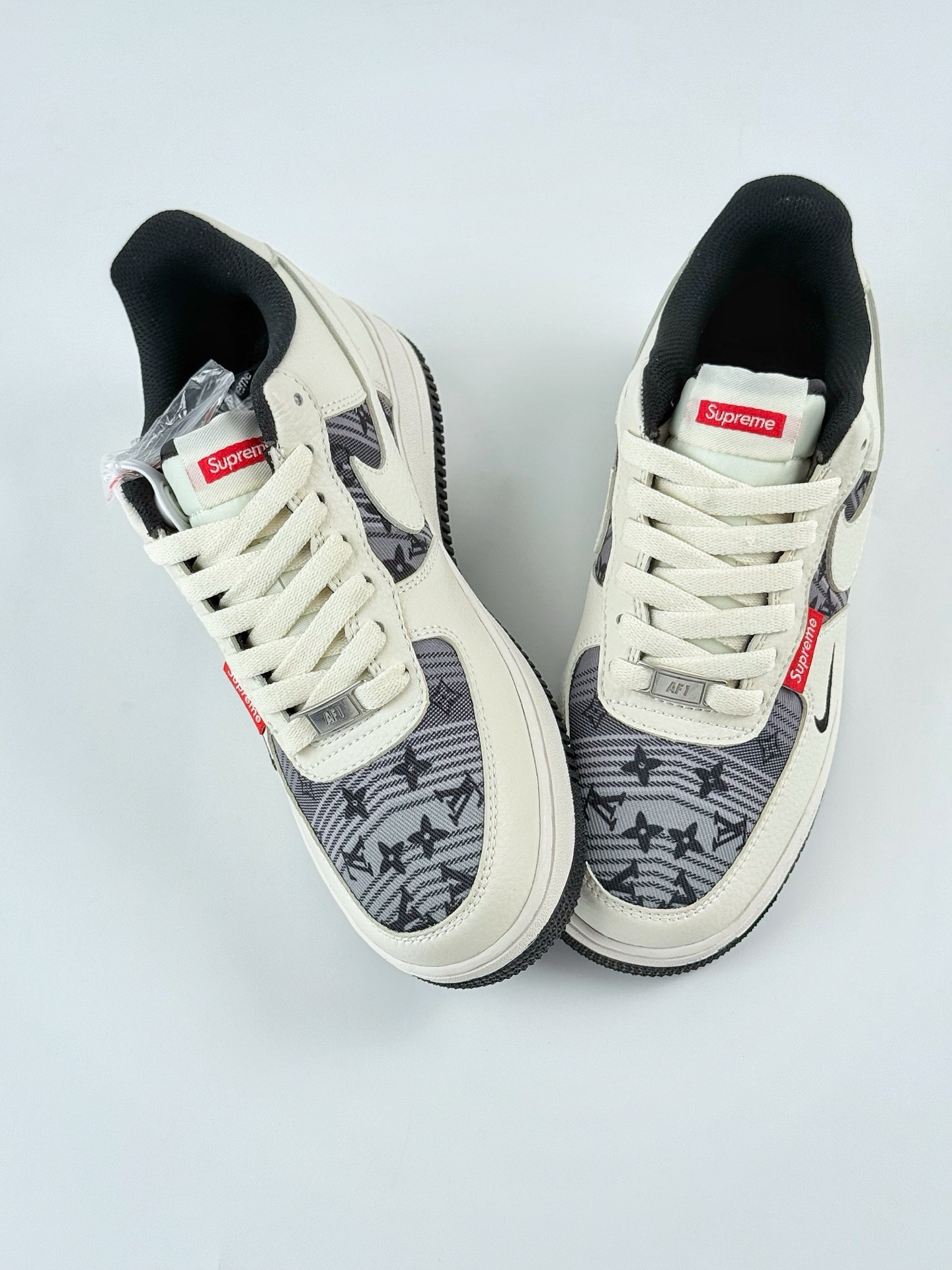 260 Nike Air Force 1 Low 07 x Supreme 白黑小勾 BZ68808-108