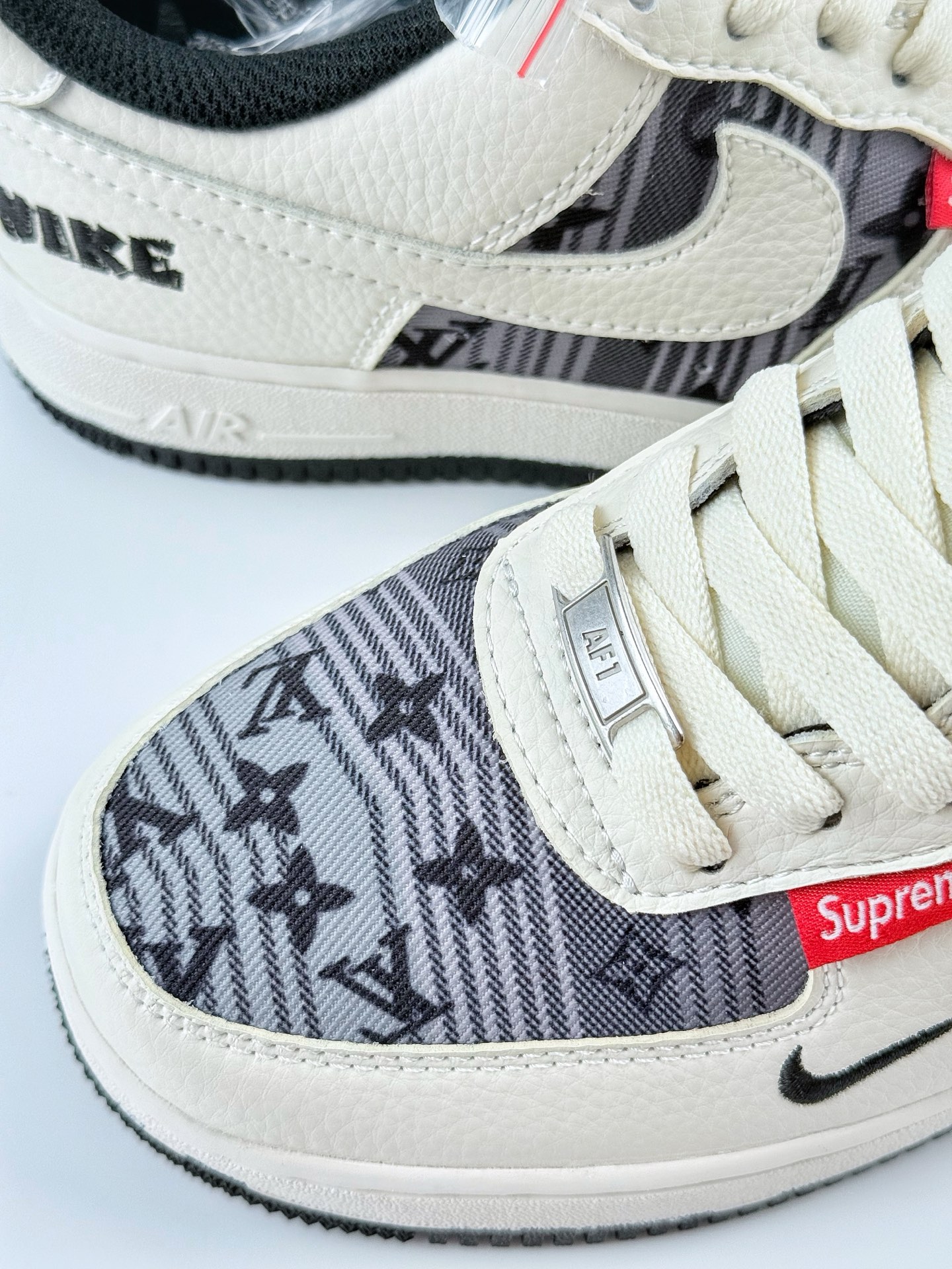 260 Nike Air Force 1 Low 07 x Supreme 白黑小勾 BZ68808-108