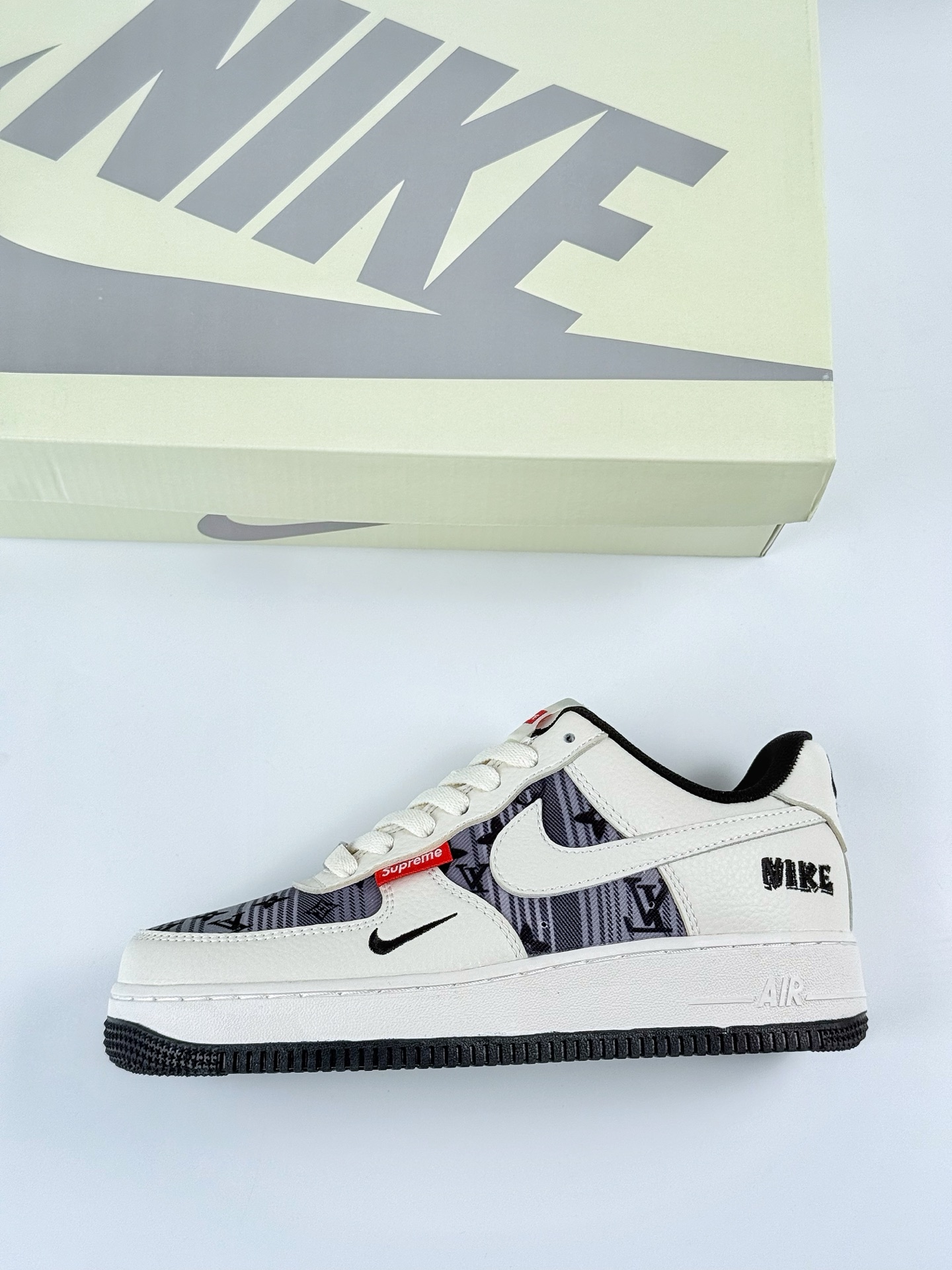 260 Nike Air Force 1 Low 07 x Supreme 白黑小勾 BZ68808-108