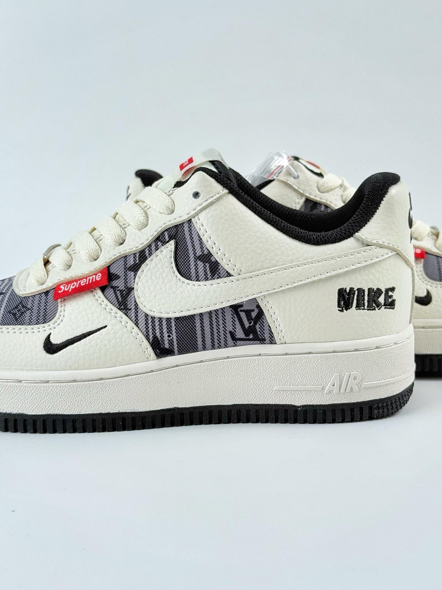 260 Nike Air Force 1 Low 07 x Supreme 白黑小勾 BZ68808-108