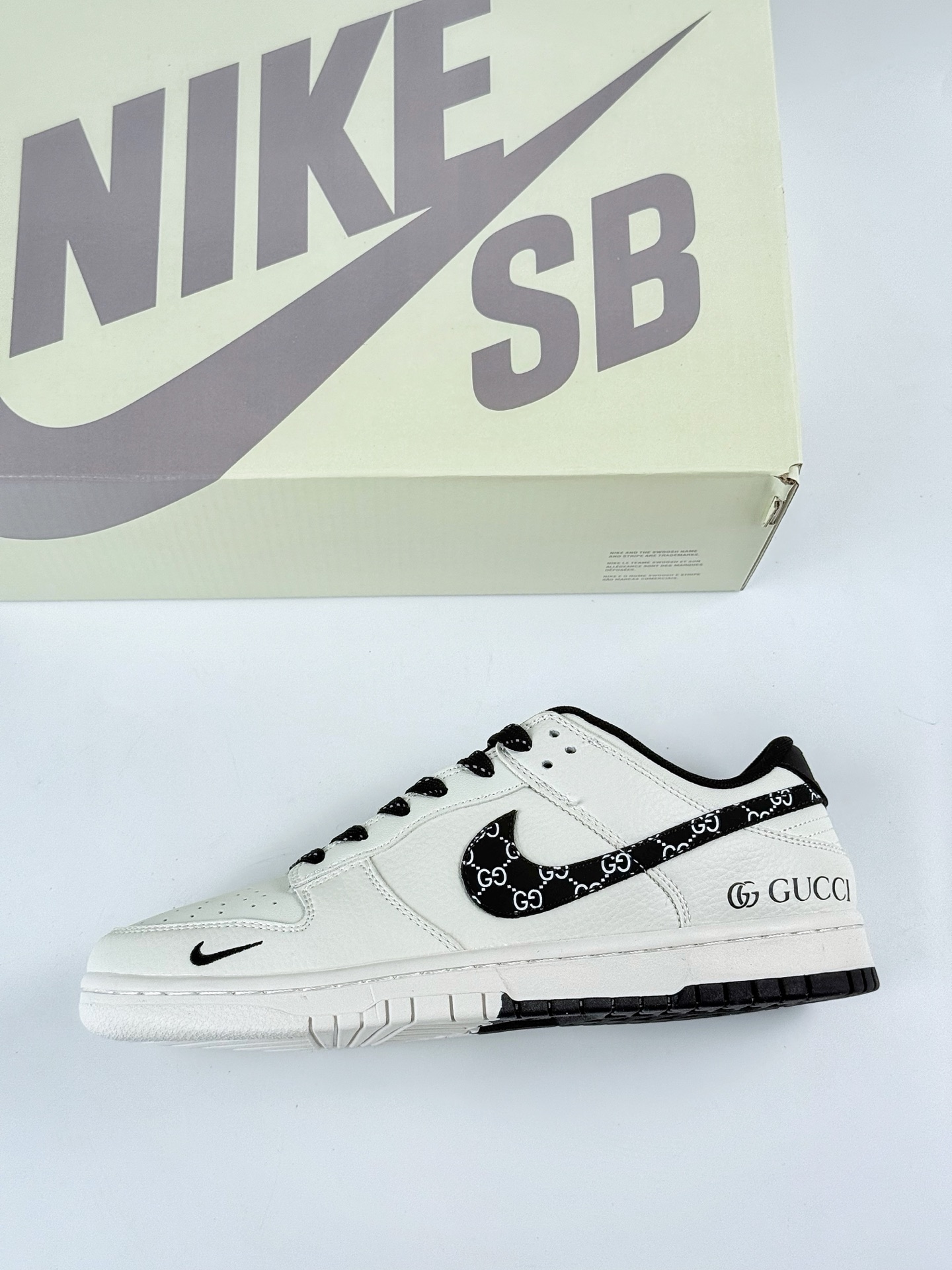 280 Nike SB Dunk Low x GUCCI 白黑小勾满天星 XD6188-048