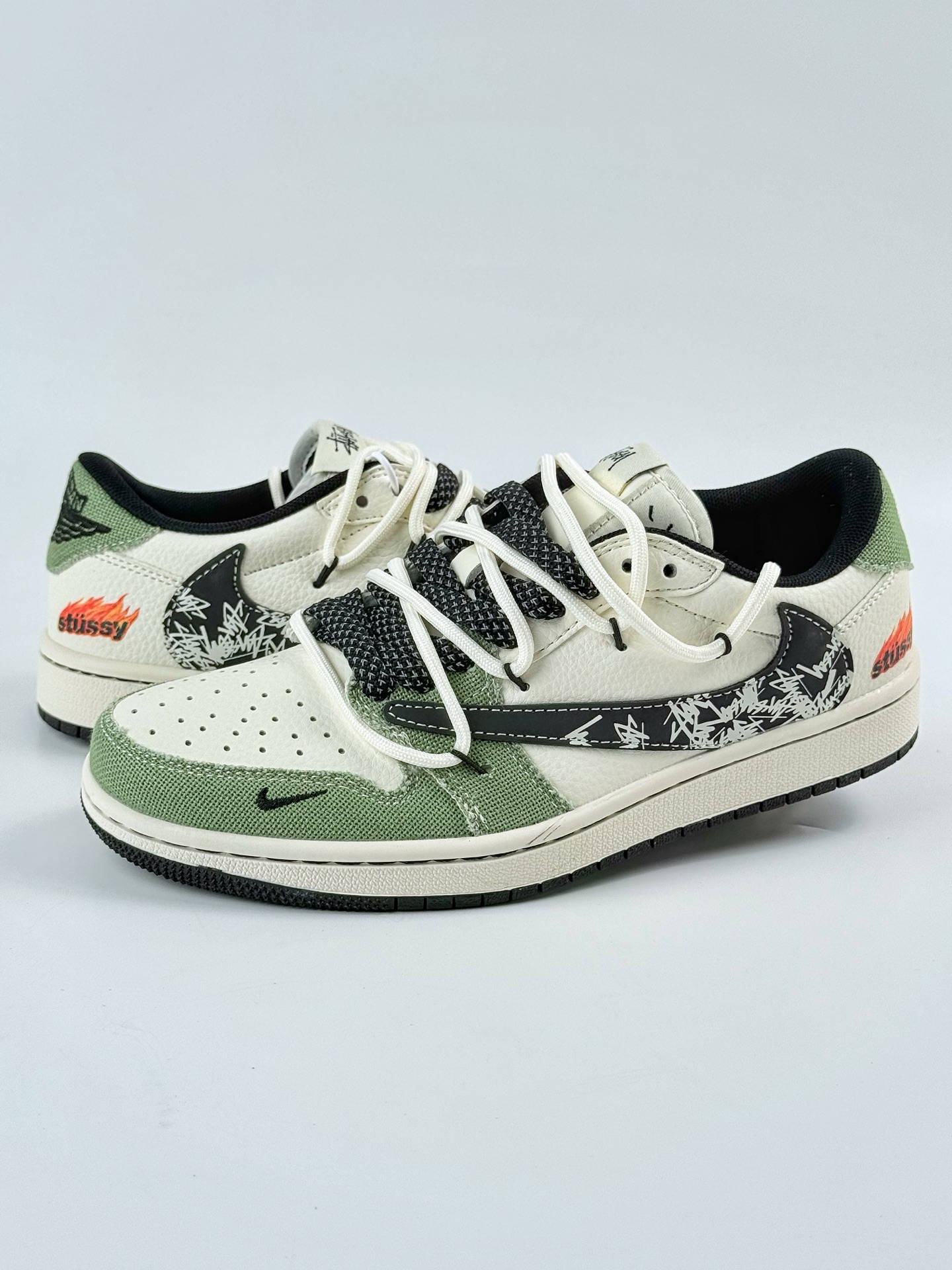 300 Travis Scott x Nike Air Jordan 1 Low x Stussy Air Jordan 1 Low 反转绿白小勾满天星倒钩 DM6868-102