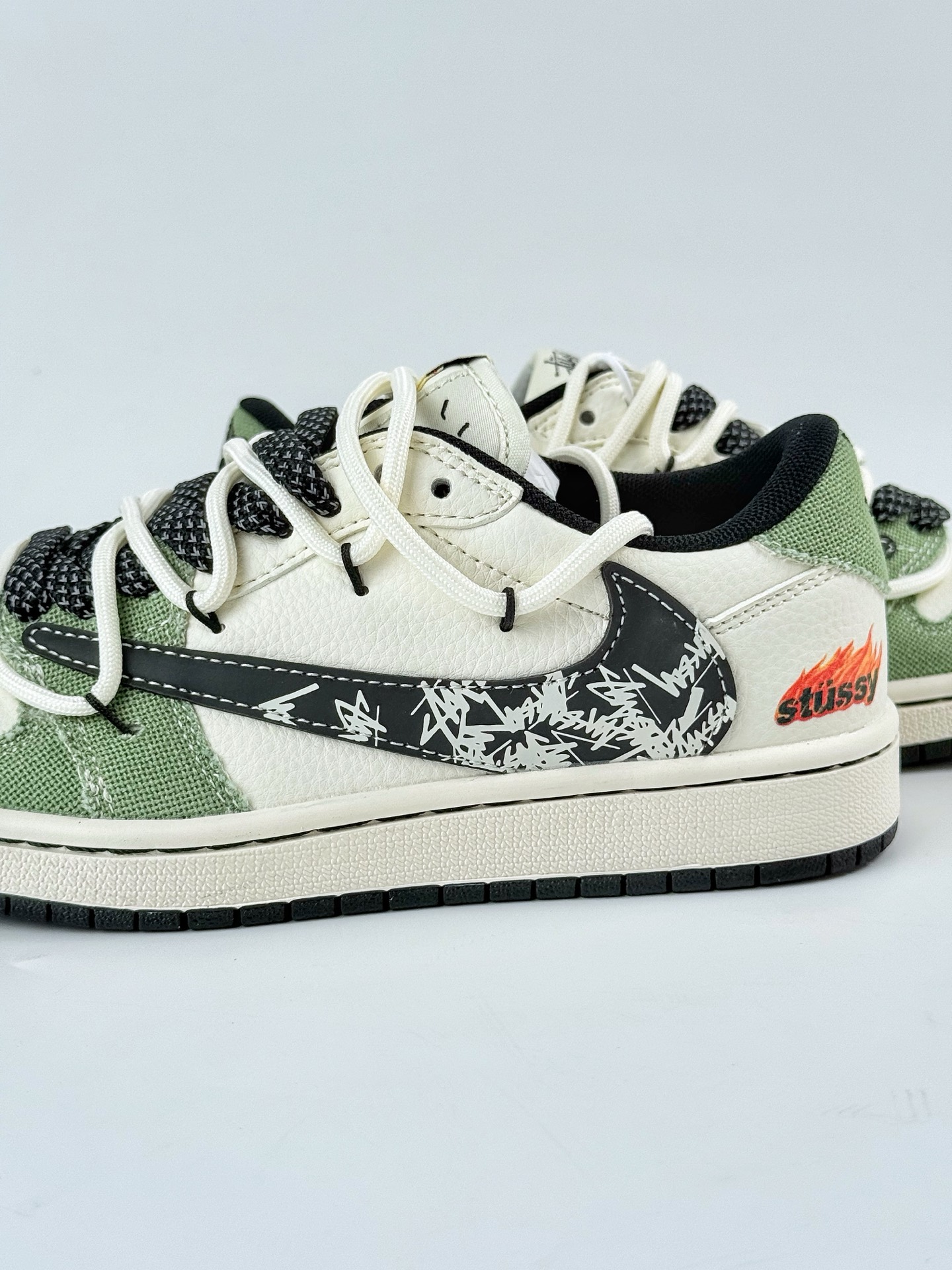 300 Travis Scott x Nike Air Jordan 1 Low x Stussy Air Jordan 1 Low 反转绿白小勾满天星倒钩 DM6868-102