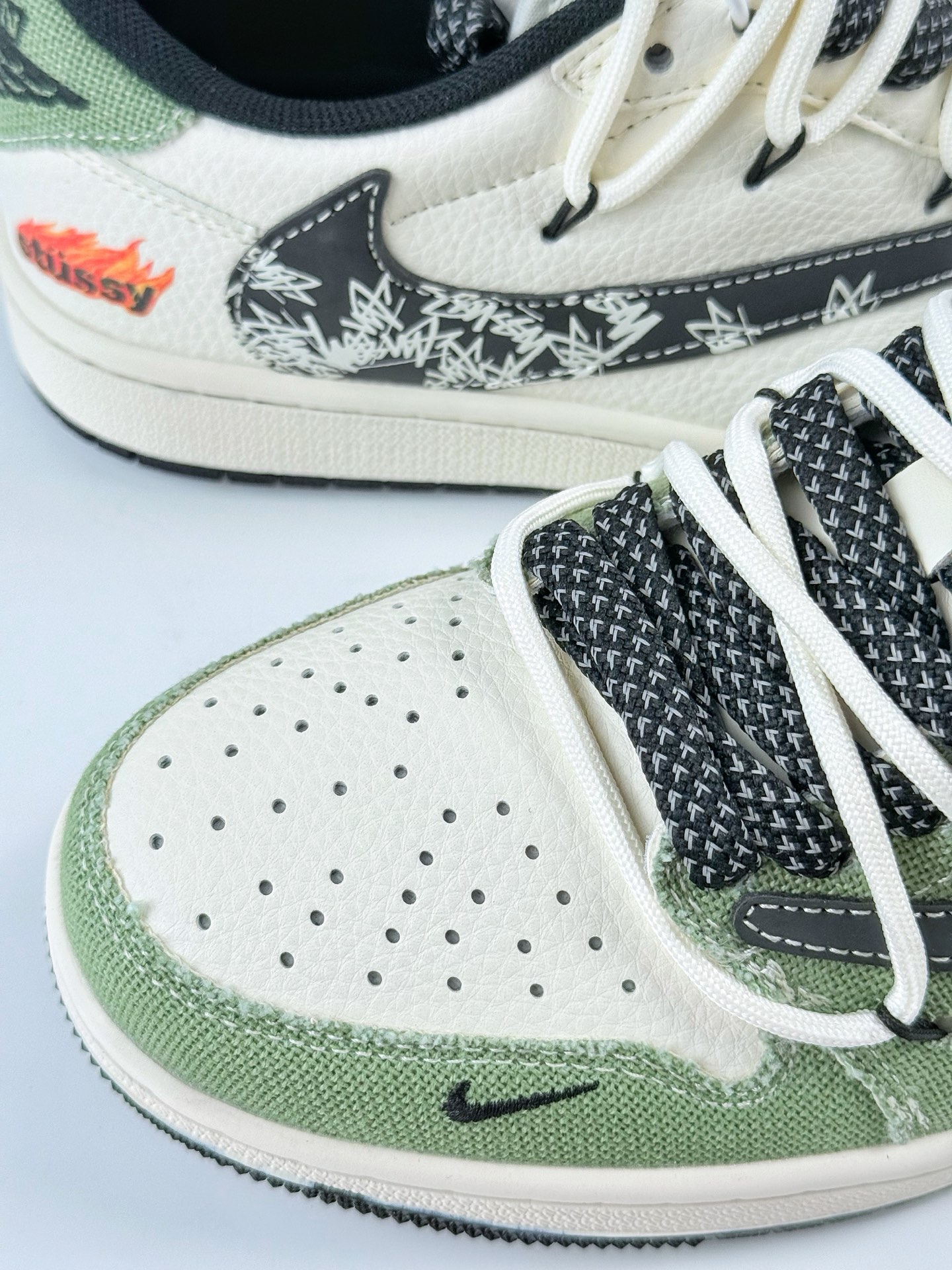 300 Travis Scott x Nike Air Jordan 1 Low x Stussy Air Jordan 1 Low 反转绿白小勾满天星倒钩 DM6868-102