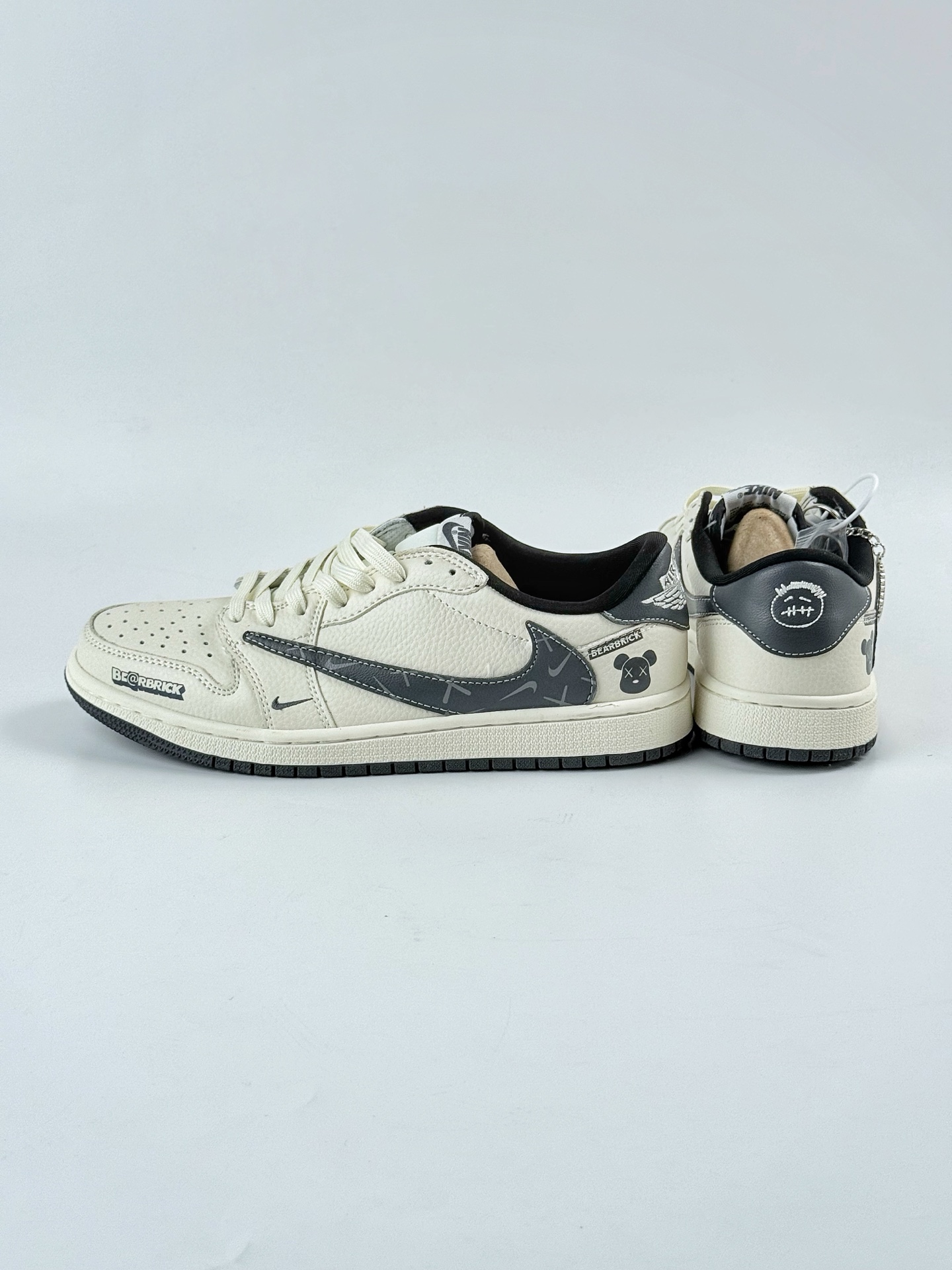 280 Travis Scott x Nike Air Jordan 1 Low x x Bearbrick Air Jordan 1 Low 反转白灰小勾倒钩 LD2025-001