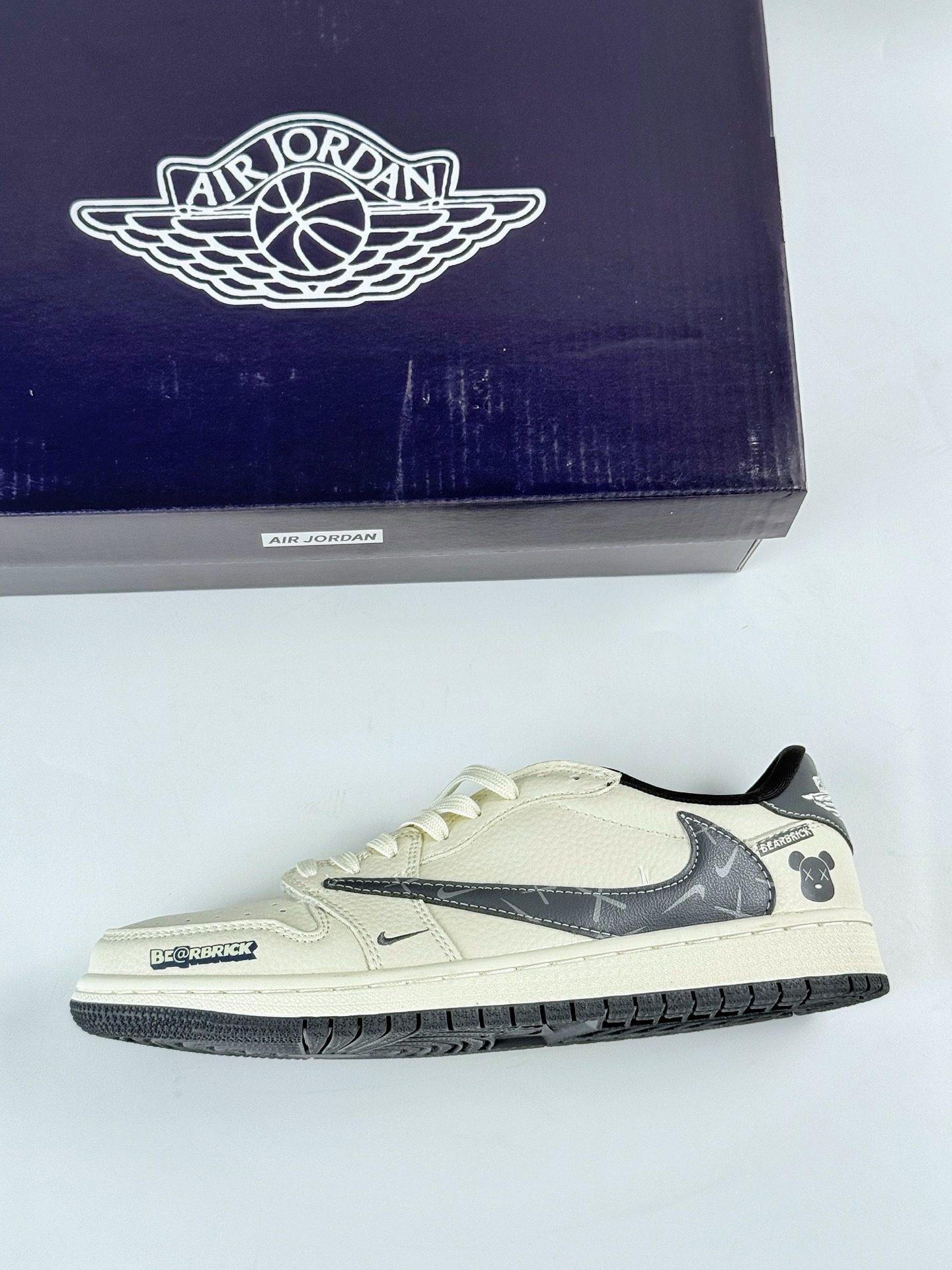 280 Travis Scott x Nike Air Jordan 1 Low x x Bearbrick Air Jordan 1 Low 反转白灰小勾倒钩 LD2025-001