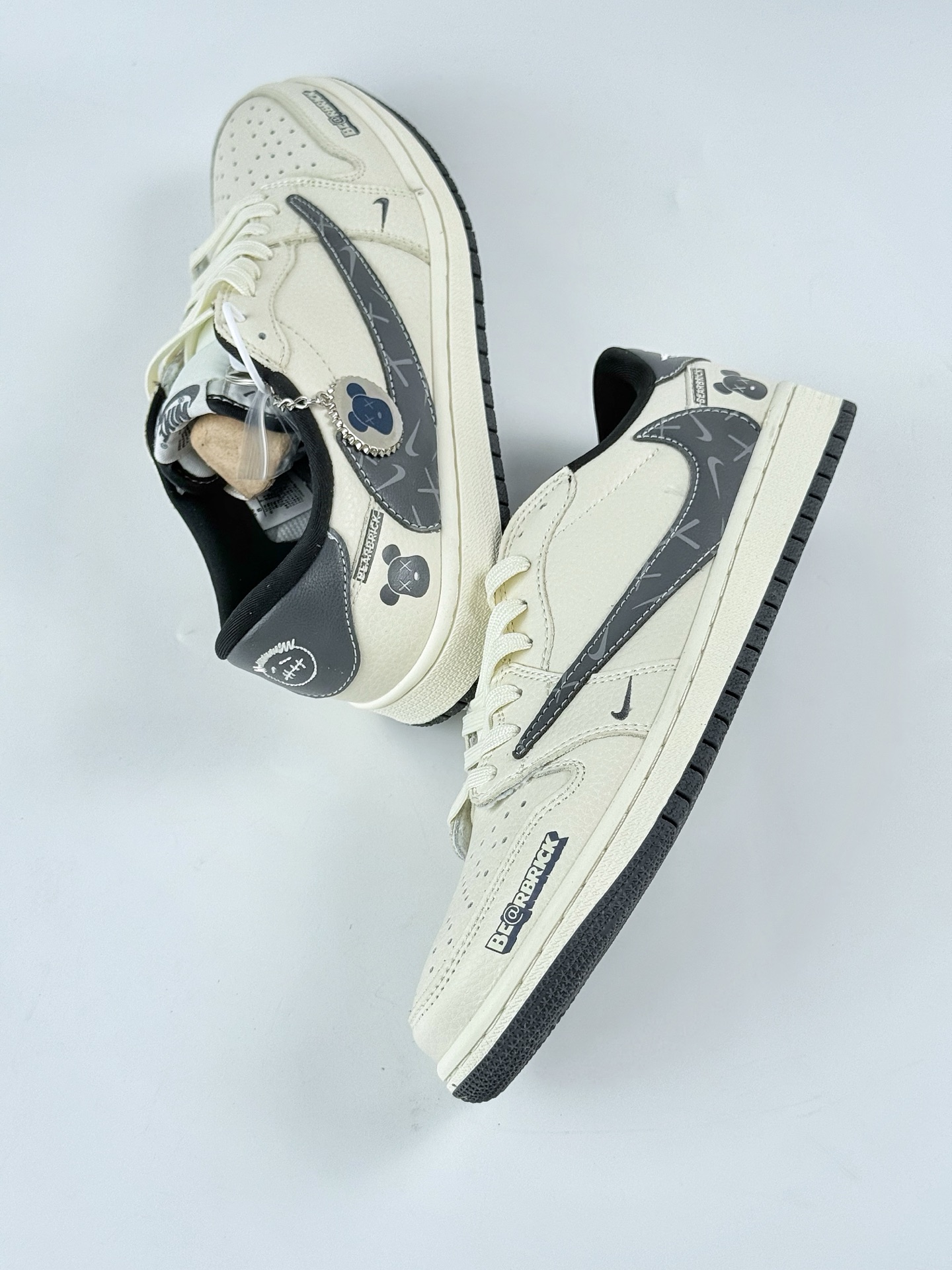 280 Travis Scott x Nike Air Jordan 1 Low x x Bearbrick Air Jordan 1 Low 反转白灰小勾倒钩 LD2025-001