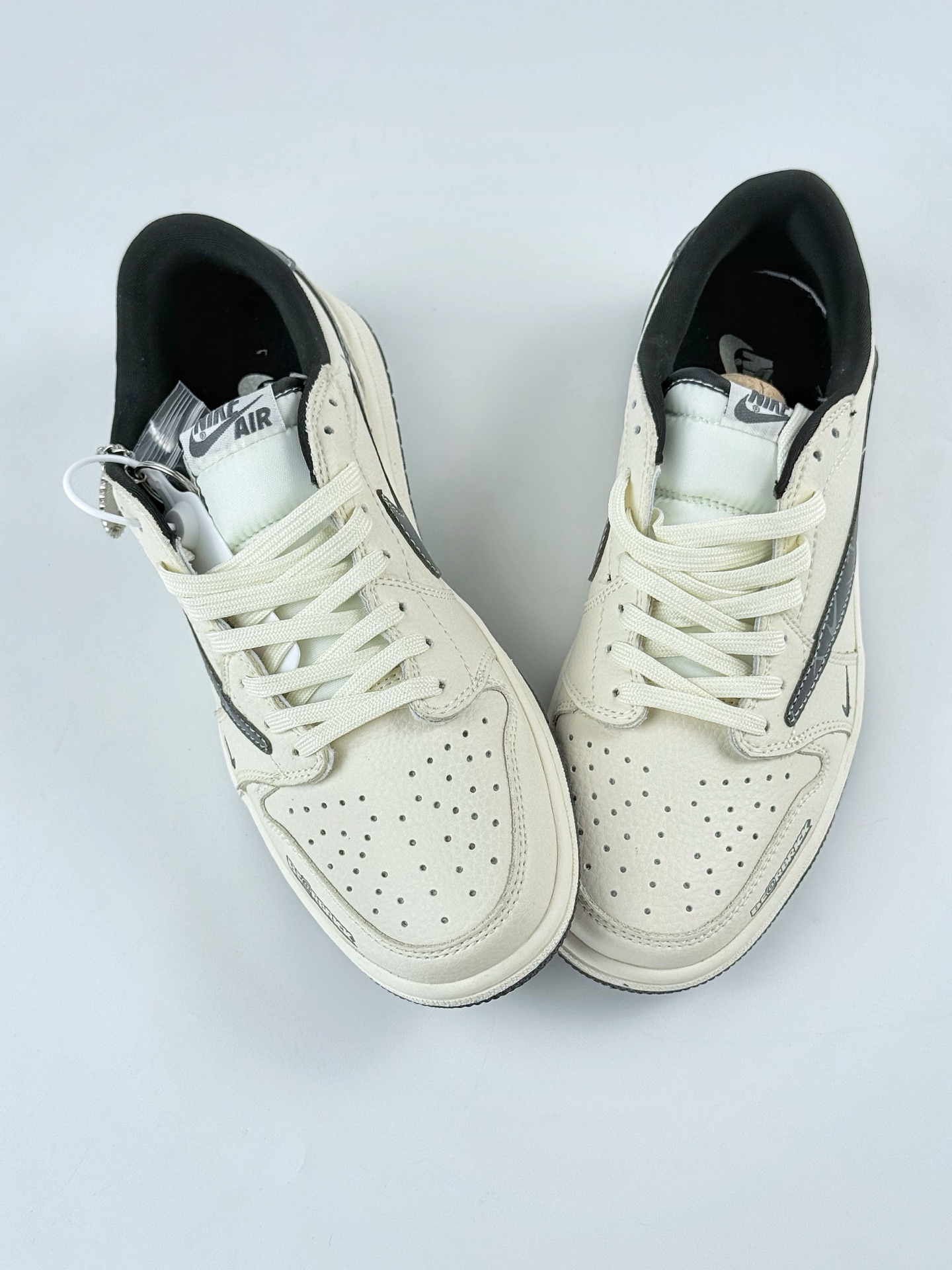 280 Travis Scott x Nike Air Jordan 1 Low x x Bearbrick Air Jordan 1 Low 反转白灰小勾倒钩 LD2025-001
