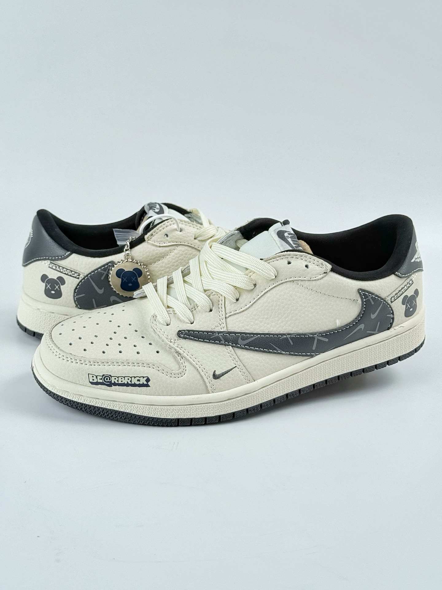280 Travis Scott x Nike Air Jordan 1 Low x x Bearbrick Air Jordan 1 Low 反转白灰小勾倒钩 LD2025-001