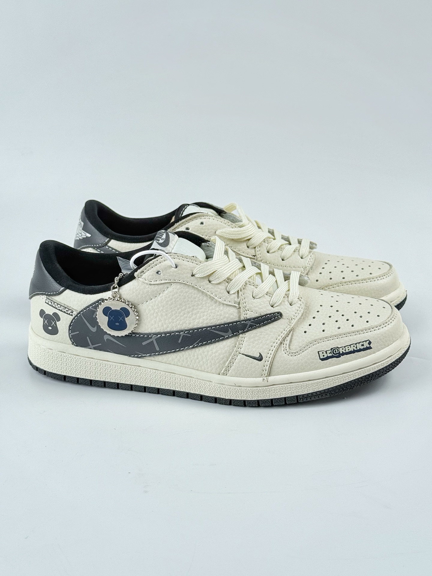 280 Travis Scott x Nike Air Jordan 1 Low x x Bearbrick Air Jordan 1 Low 反转白灰小勾倒钩 LD2025-001
