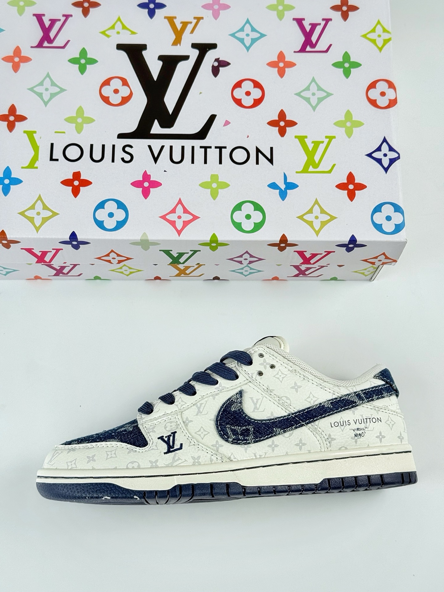 280 Nike SB Dunk Low x Louis Vuitton 白蓝 SC9772-802
