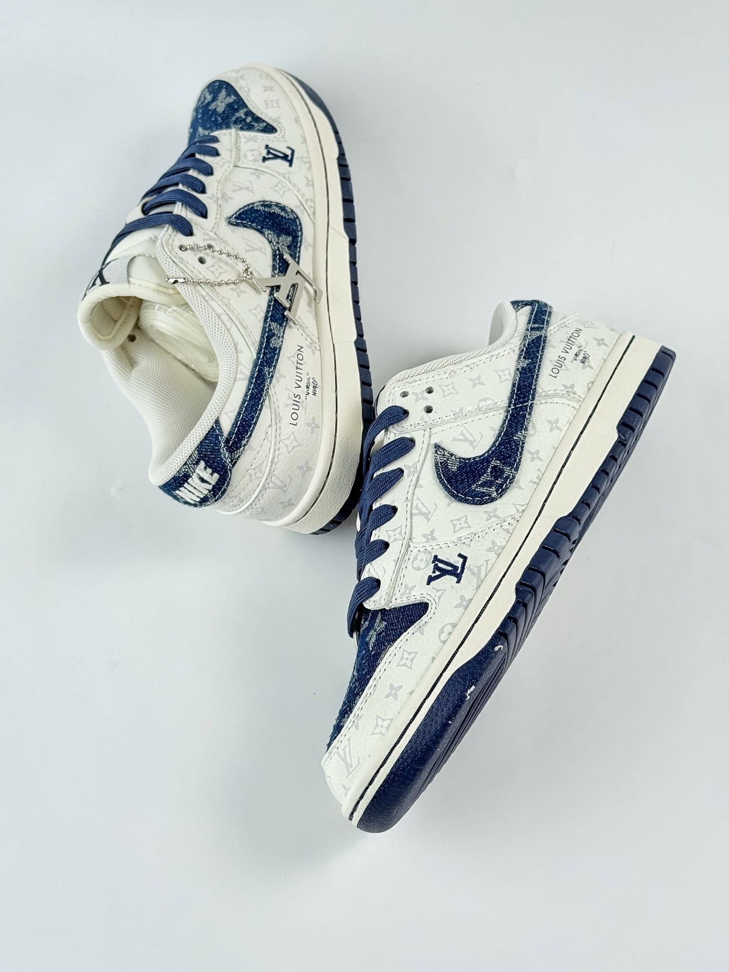 280 Nike SB Dunk Low x Louis Vuitton 白蓝 SC9772-802