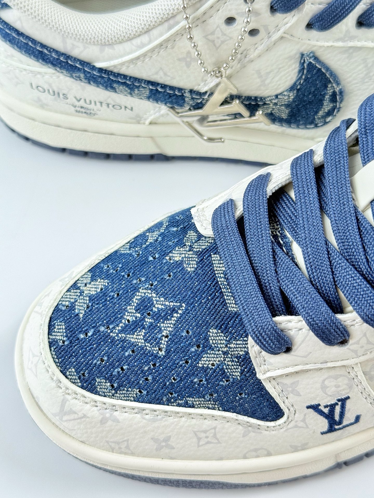 280 Nike SB Dunk Low x Louis Vuitton 白蓝 SC9772-802