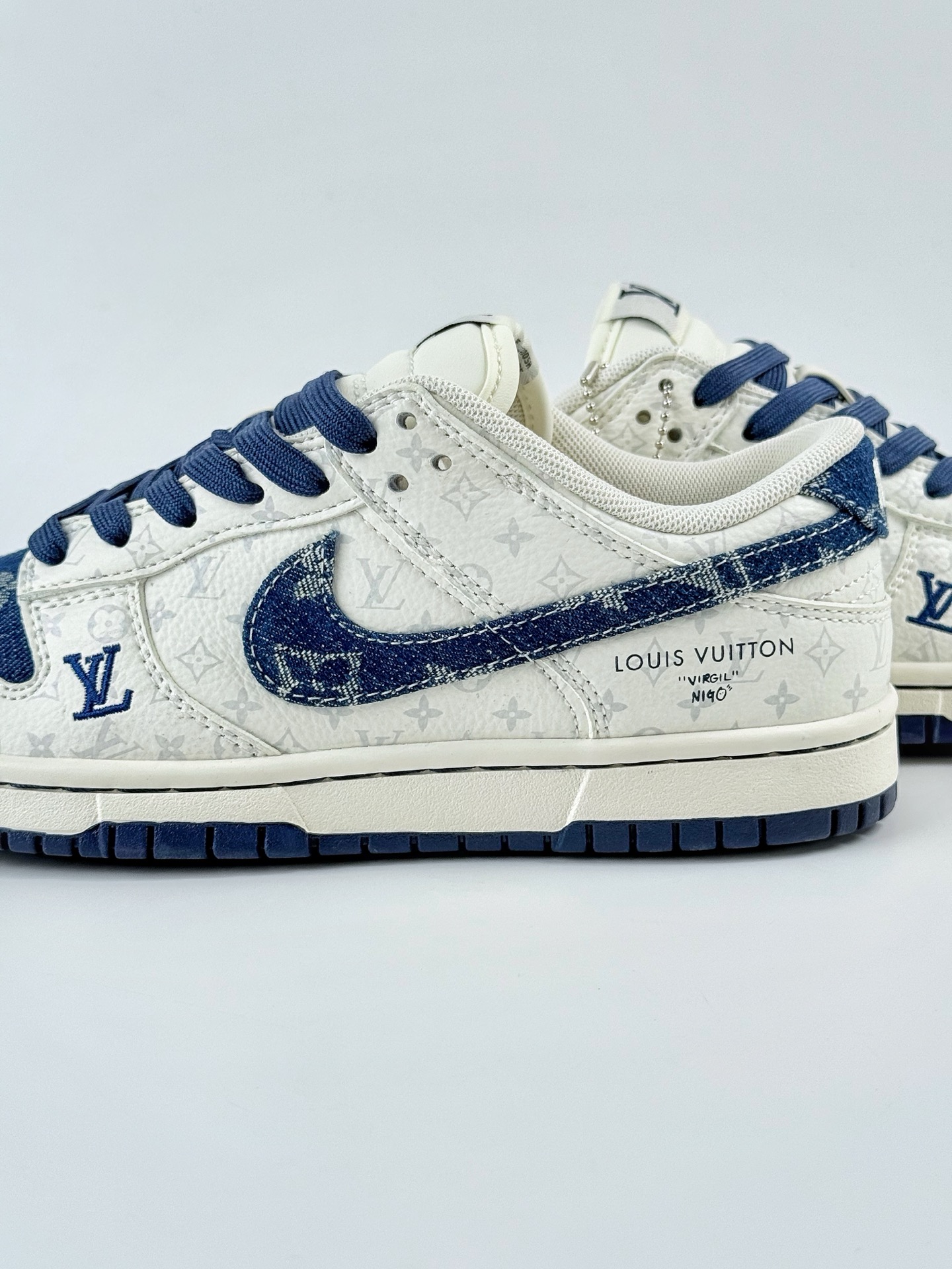 280 Nike SB Dunk Low x Louis Vuitton 白蓝 SC9772-802
