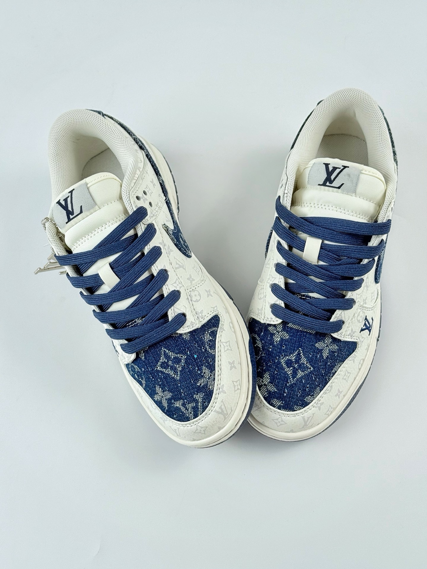 280 Nike SB Dunk Low x Louis Vuitton 白蓝 SC9772-802