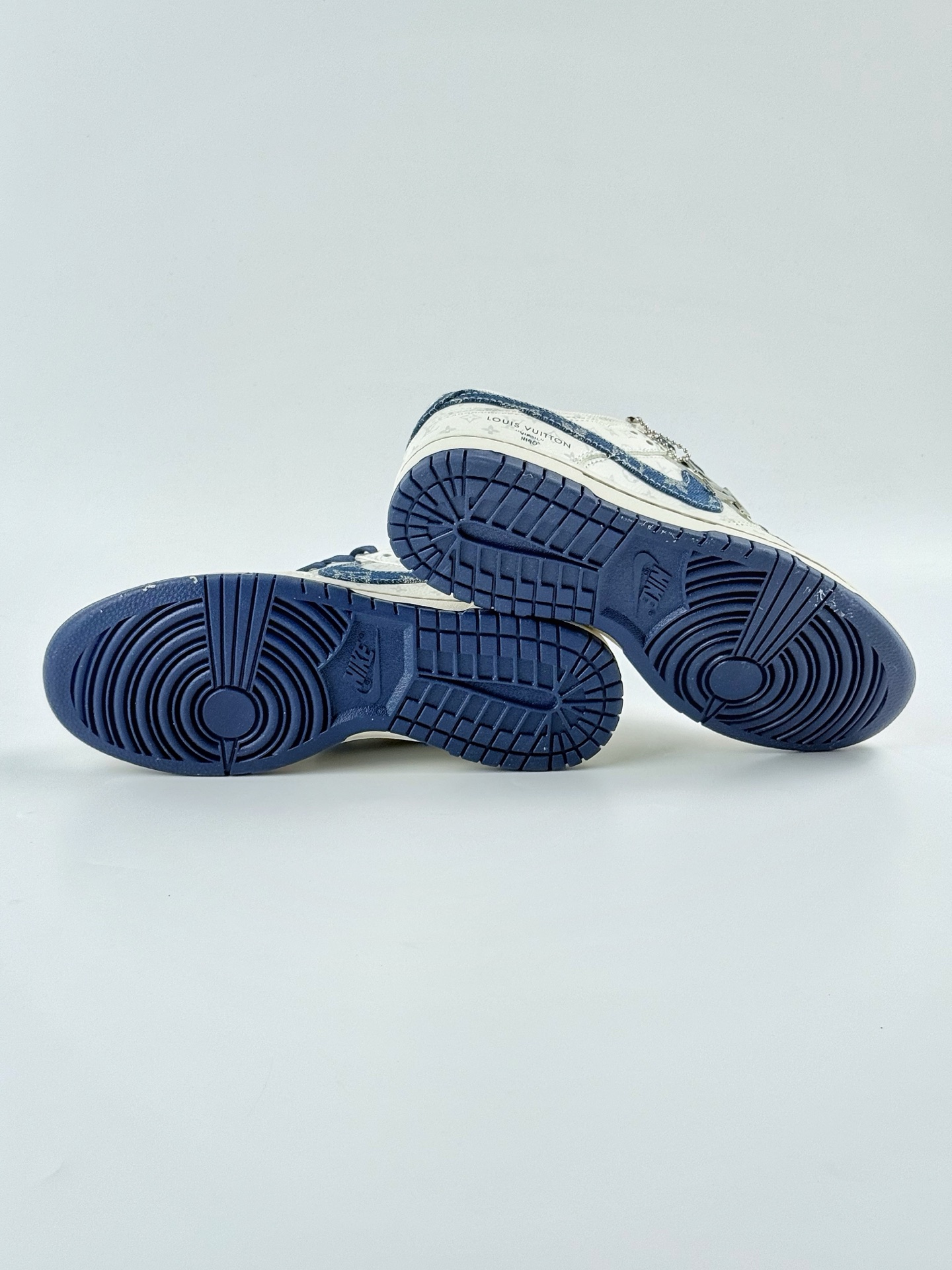 280 Nike SB Dunk Low x Louis Vuitton 白蓝 SC9772-802