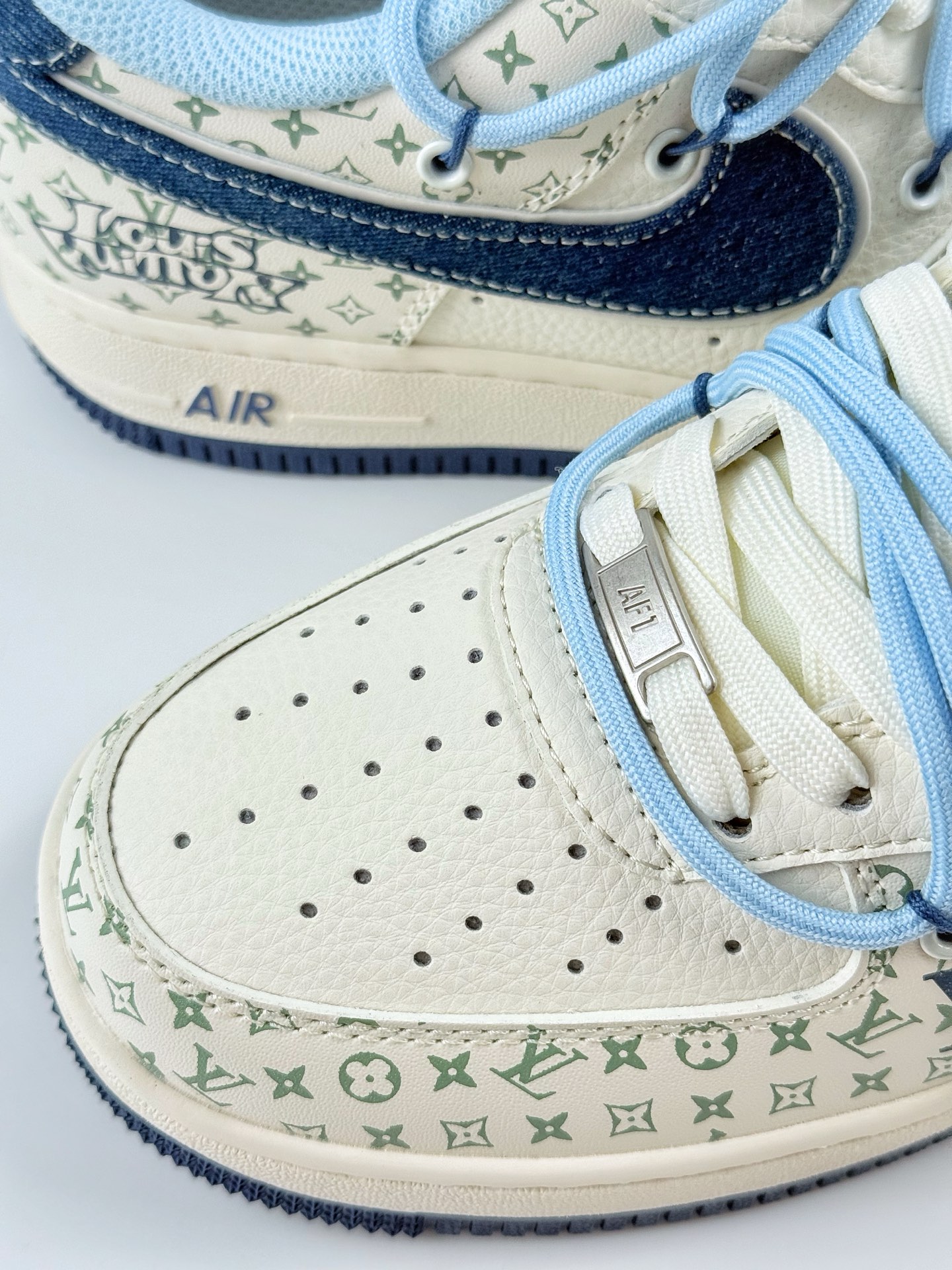 260 Nike Air Force 1 Low 07 x Louis Vuitton 白蓝 DM6868-096