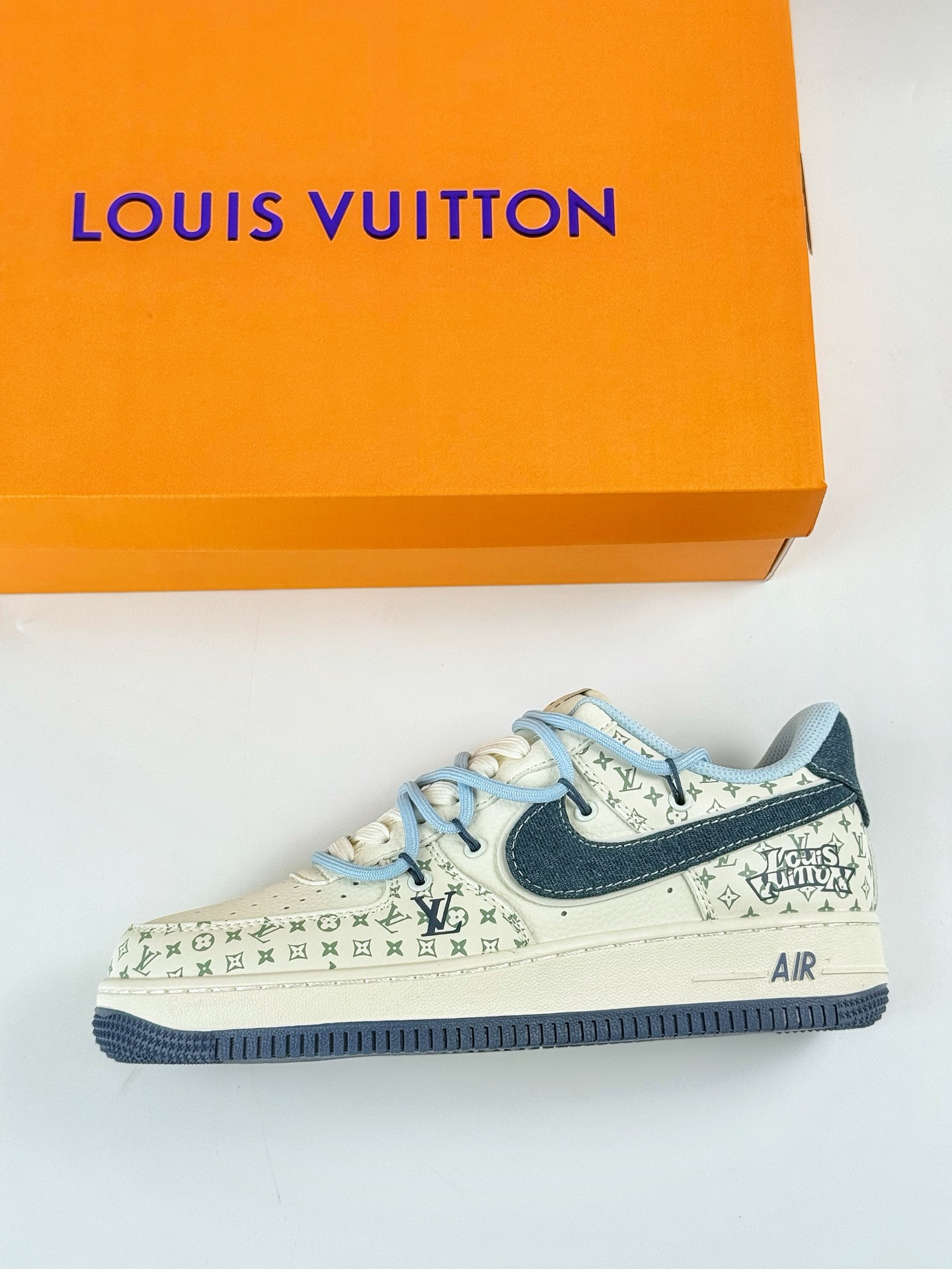 260 Nike Air Force 1 Low 07 x Louis Vuitton 白蓝 DM6868-096