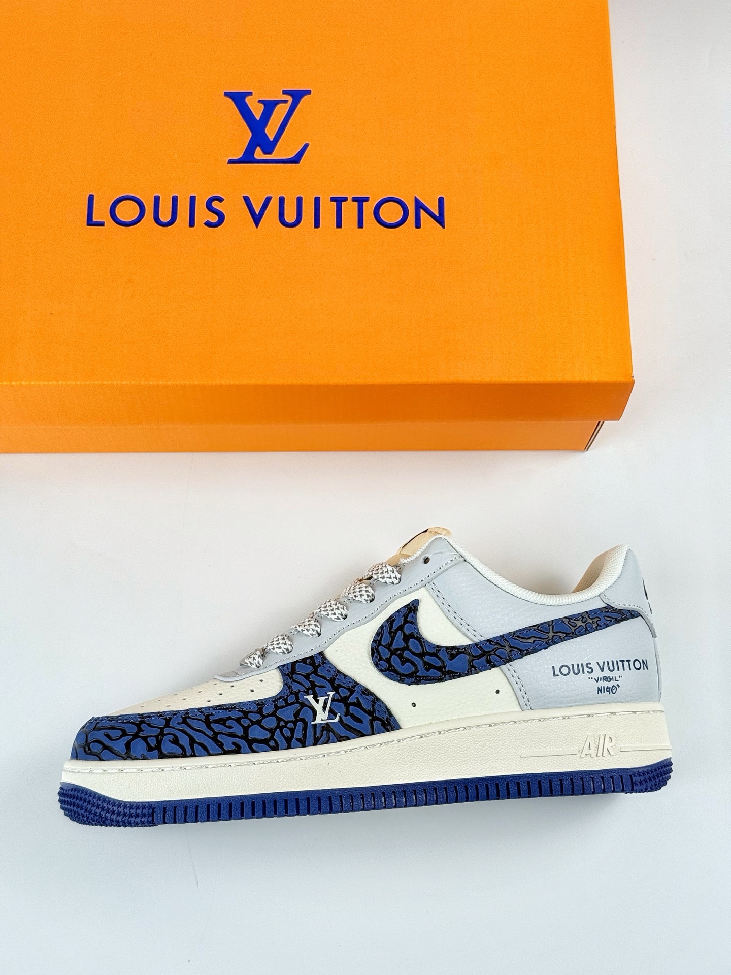 260 Nike Air Force 1 Low 07 x Louis Vuitton 蓝白灰满天星 JJ2508-701