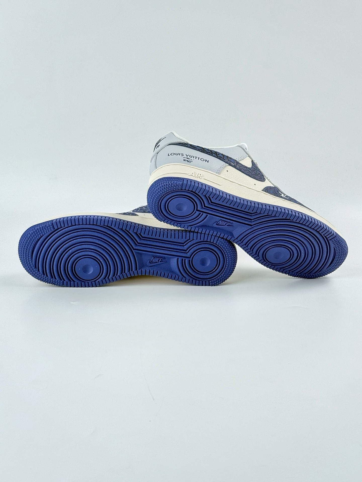 260 Nike Air Force 1 Low 07 x Louis Vuitton 蓝白灰满天星 JJ2508-701