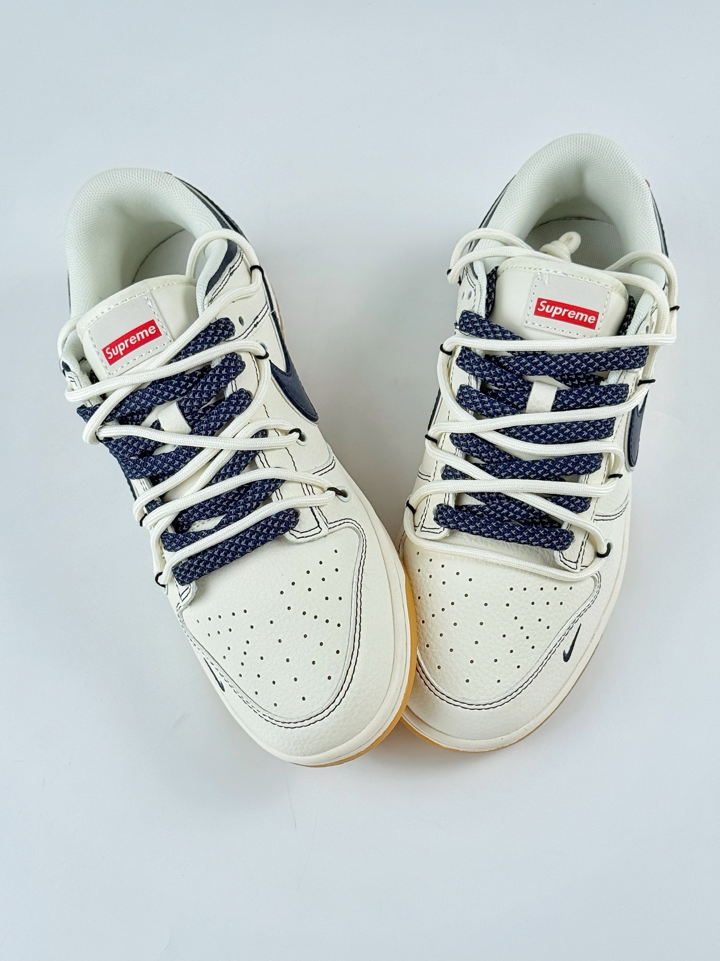 300 Nike SB Dunk Low x Supreme 白蓝三小勾满天星 DM6868-081