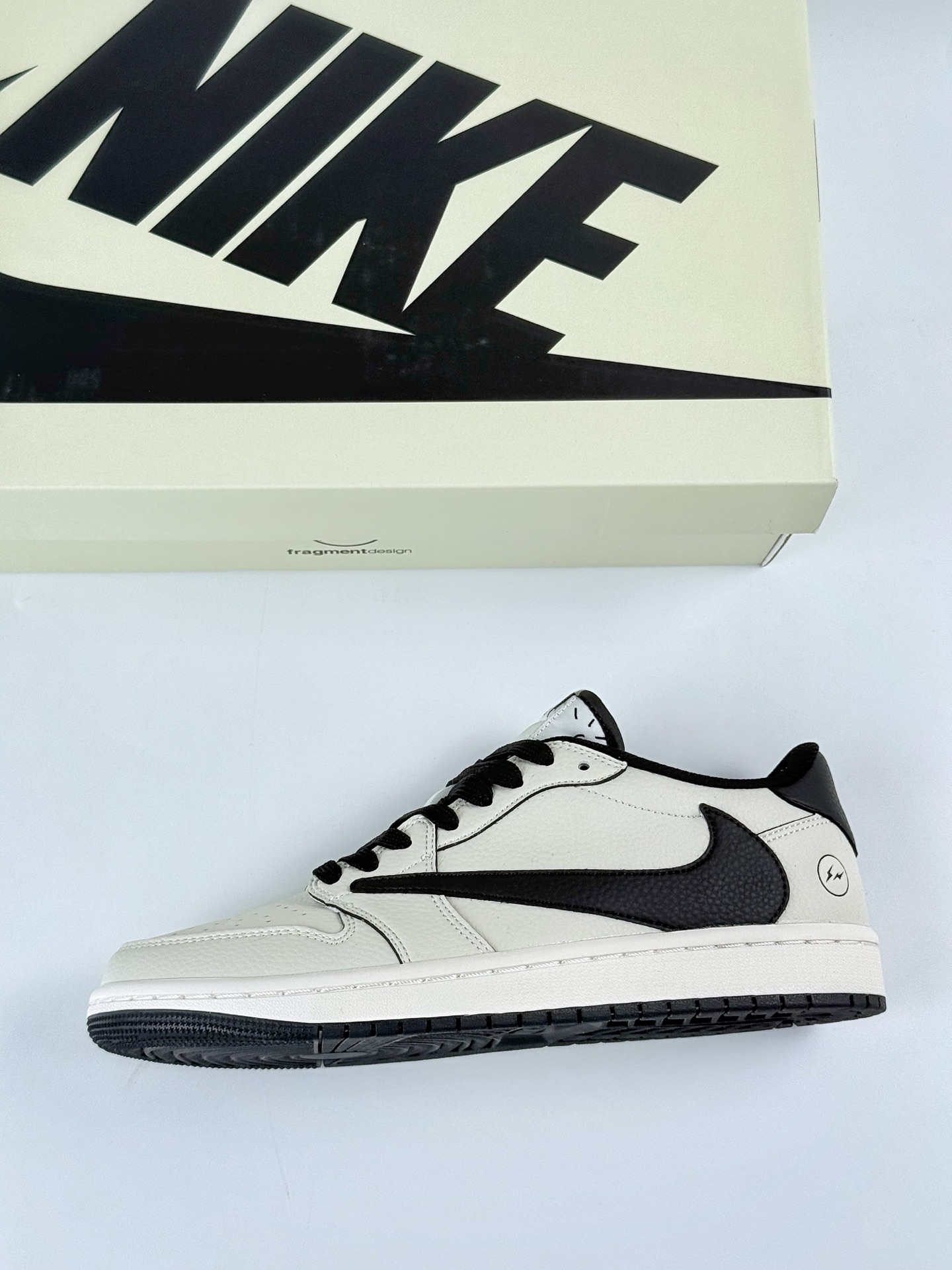 280 Travis Scott x Nike Air Jordan 1 Low Air Jordan 1 Low 反转白黑闪电倒钩 LK1099-061