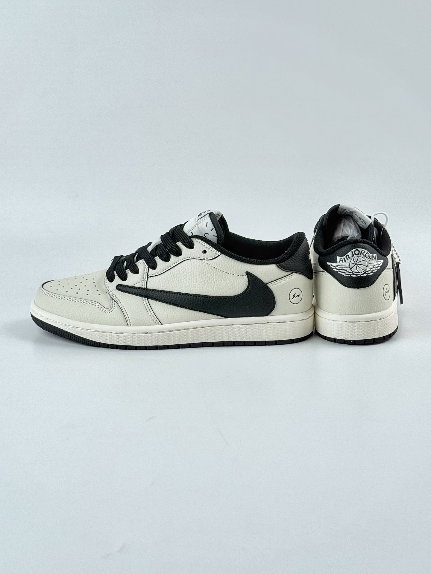 280 Travis Scott x Nike Air Jordan 1 Low Air Jordan 1 Low 反转白黑闪电倒钩 LK1099-061