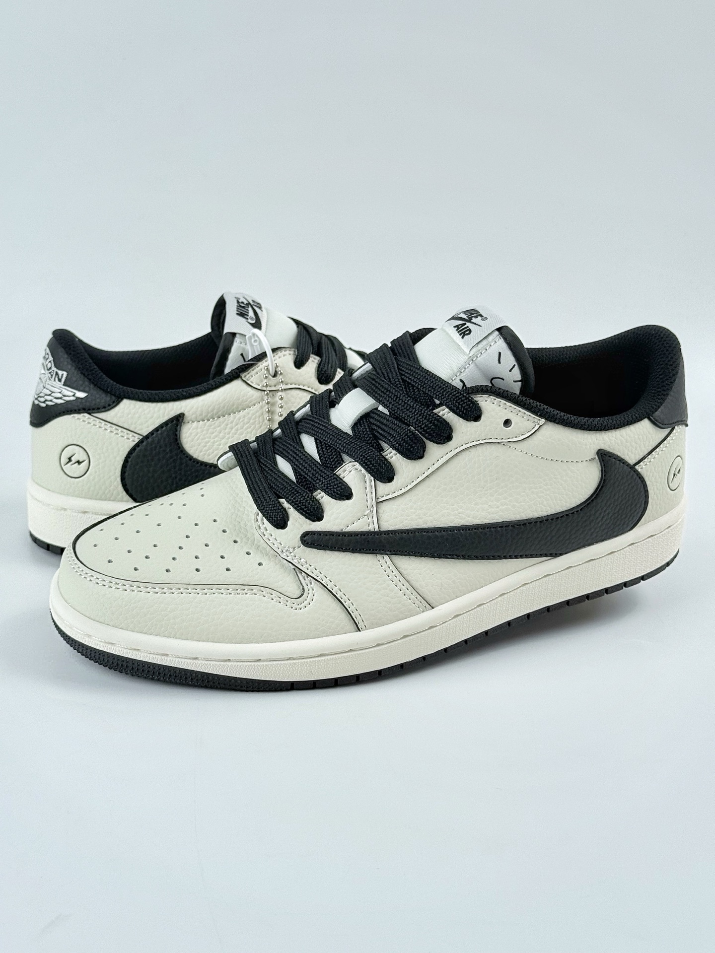 280 Travis Scott x Nike Air Jordan 1 Low Air Jordan 1 Low 反转白黑闪电倒钩 LK1099-061