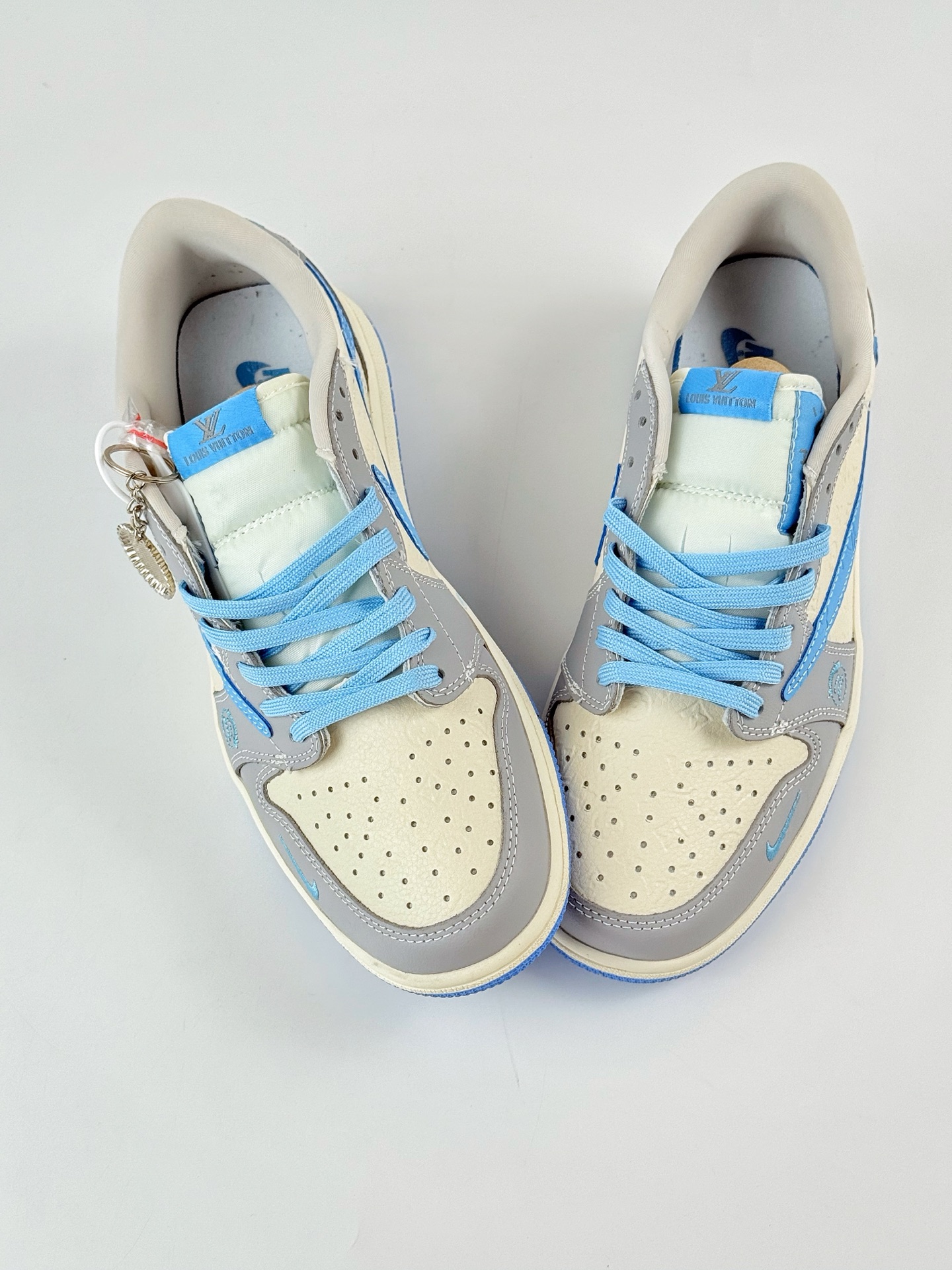 280 Travis Scott x Nike Air Jordan 1 Low x Louis Vuitton Air Jordan 1 Low 反转灰蓝小勾倒钩 XS2024-059