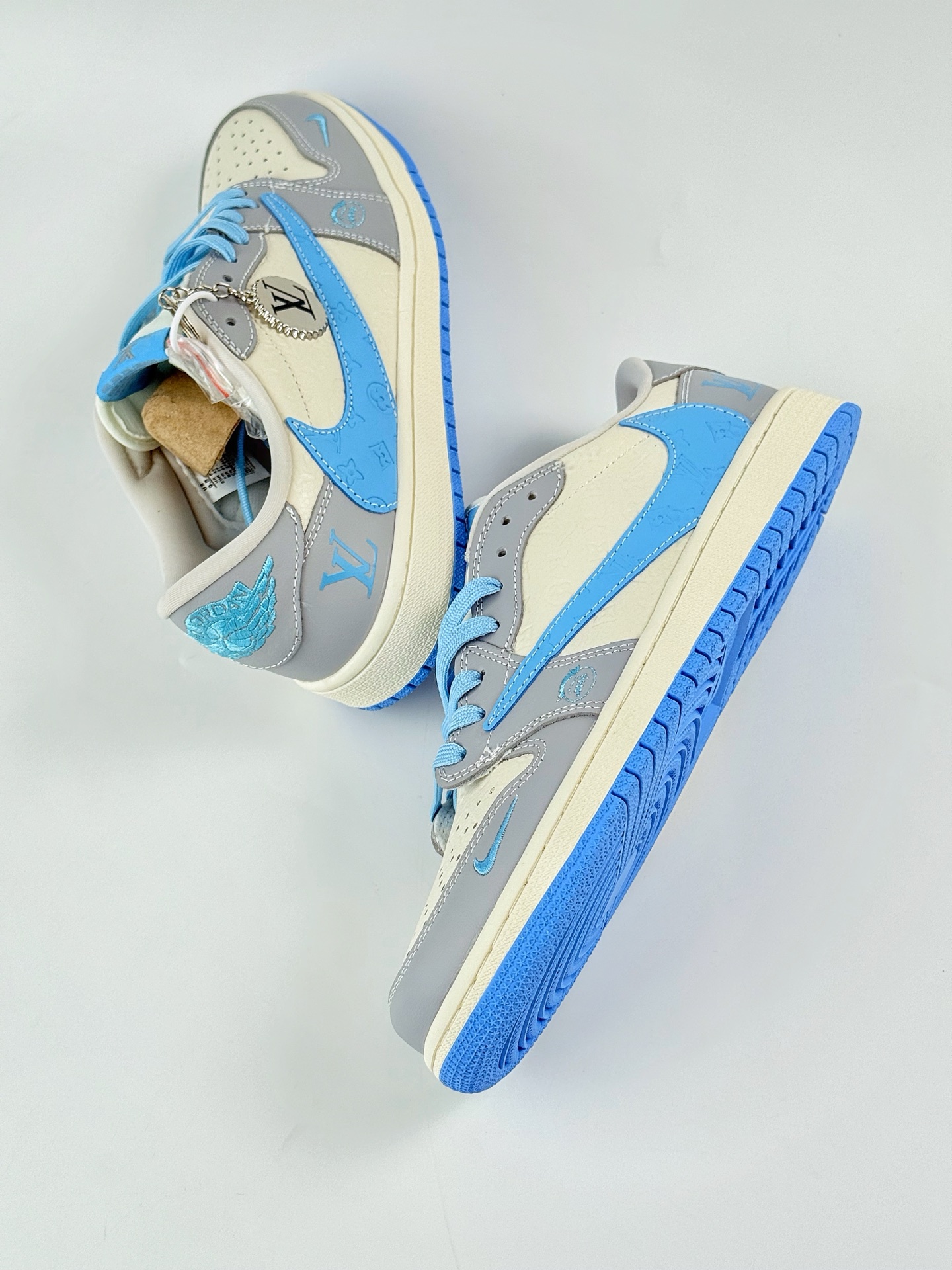280 Travis Scott x Nike Air Jordan 1 Low x Louis Vuitton Air Jordan 1 Low 反转灰蓝小勾倒钩 XS2024-059