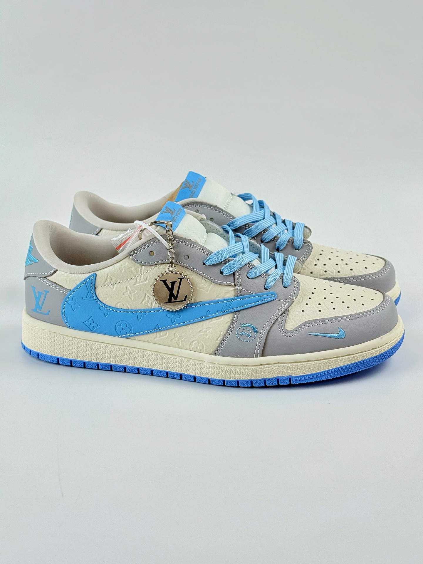 280 Travis Scott x Nike Air Jordan 1 Low x Louis Vuitton Air Jordan 1 Low 反转灰蓝小勾倒钩 XS2024-059